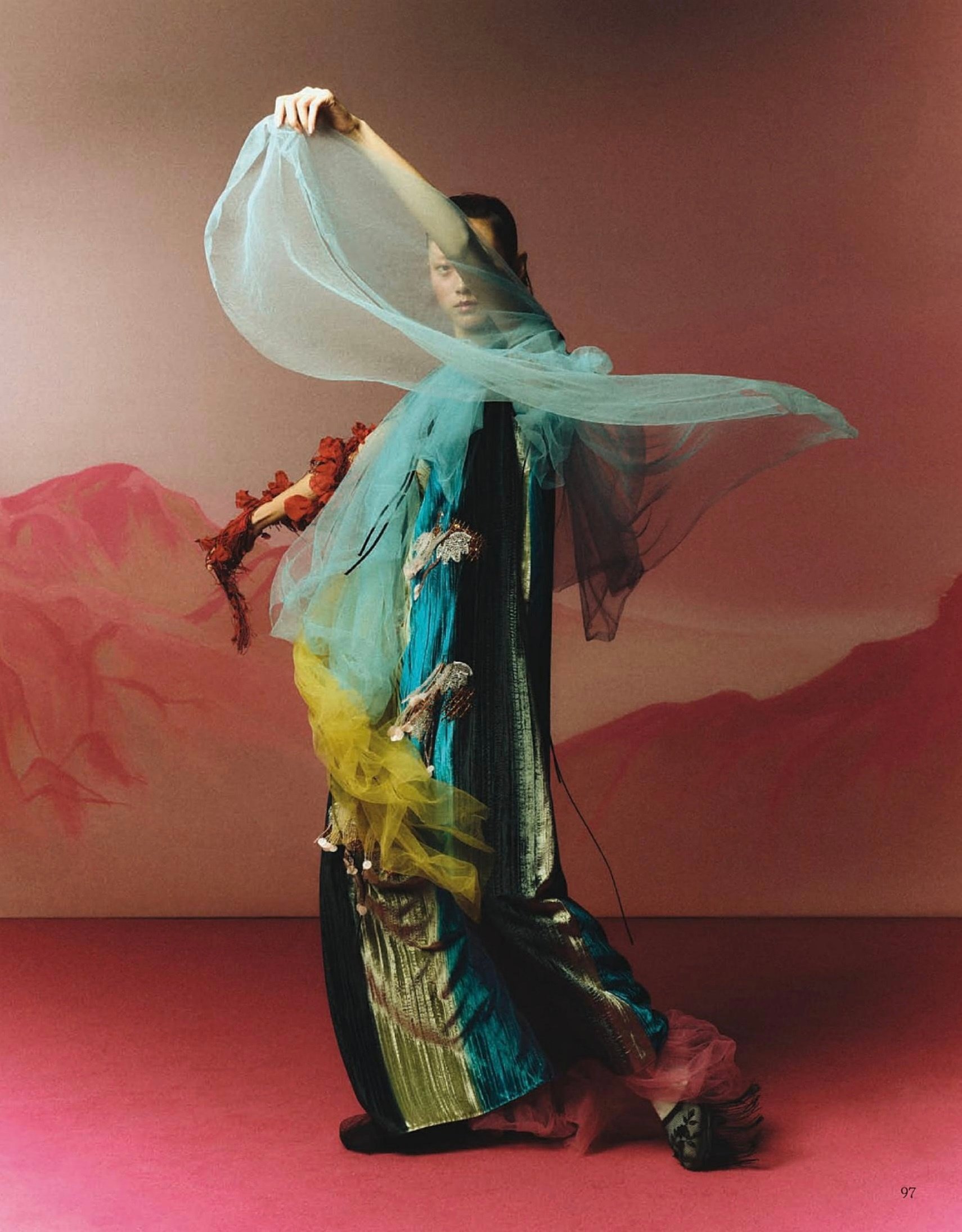 Mythos-by-Jin-Jiaji-for-Vogue-China-October-2023-3.jpg