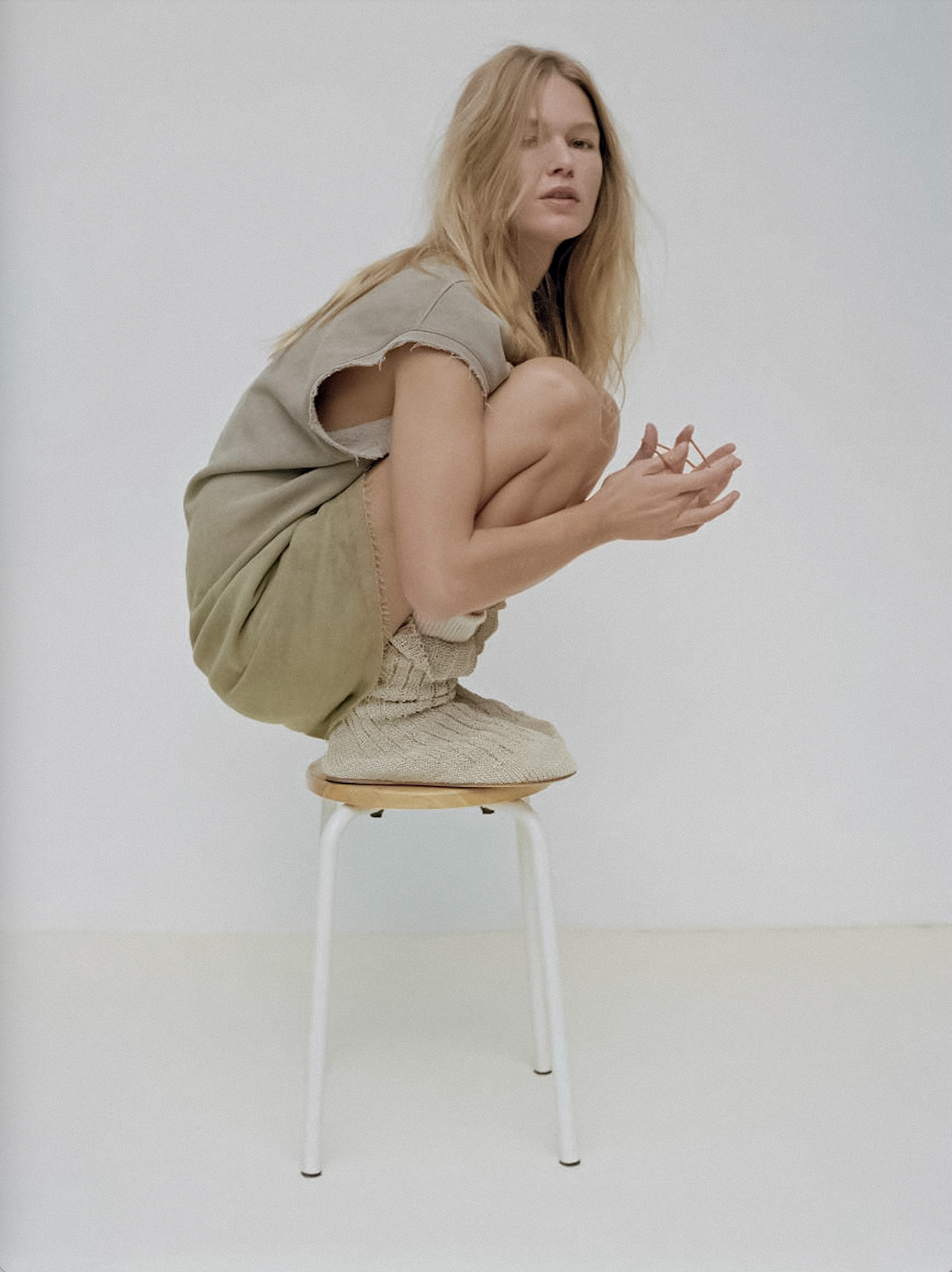 Anna-Ewers-by-Bruno-Staub-Vogue-Italia-November-2023-10.png