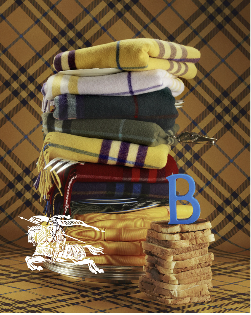 Burberry-Christmas-Holidays-2023-by-Roe-Etheridge-14.png