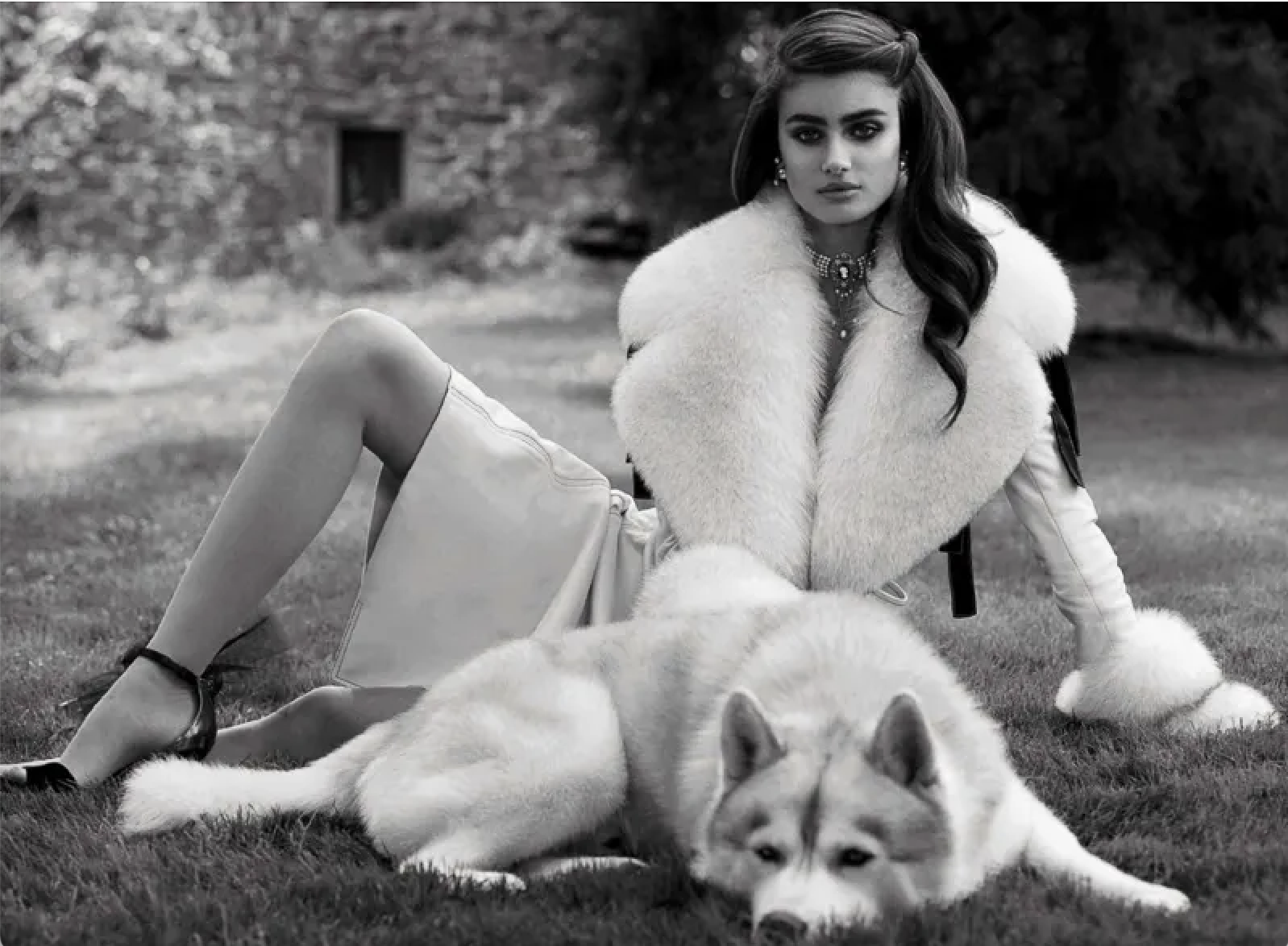 Taylor-Hill-by-Miguel-Reviergo-Vogue-Spain-3.png
