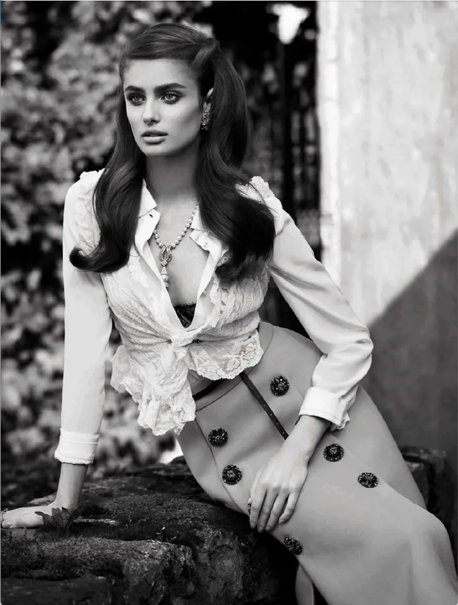 Taylor-Hill-by-Miguel-Reviergo-Vogue-Spain-4.png