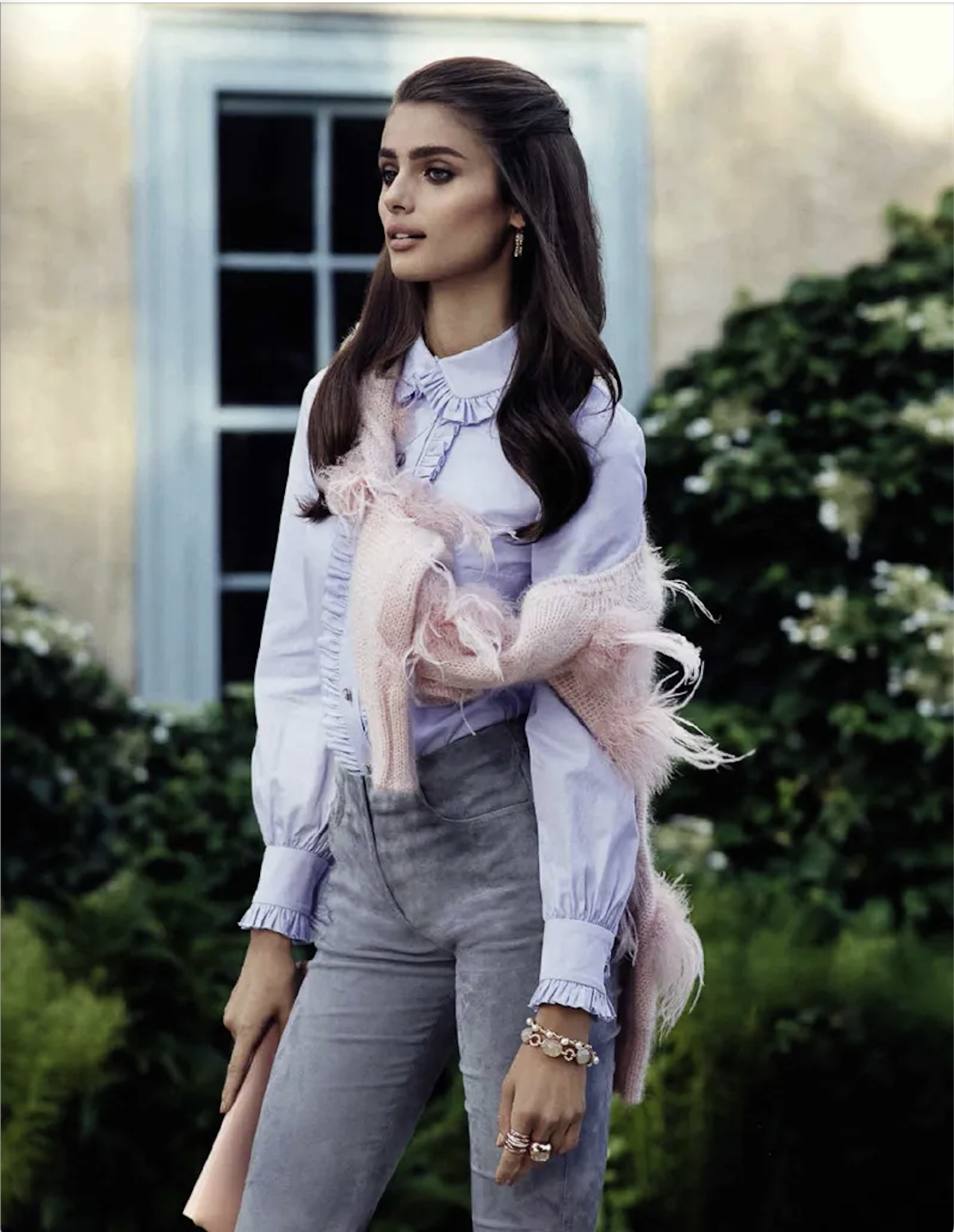 Taylor-Hill-by-Miguel-Reviergo-Vogue-Spain-5.png
