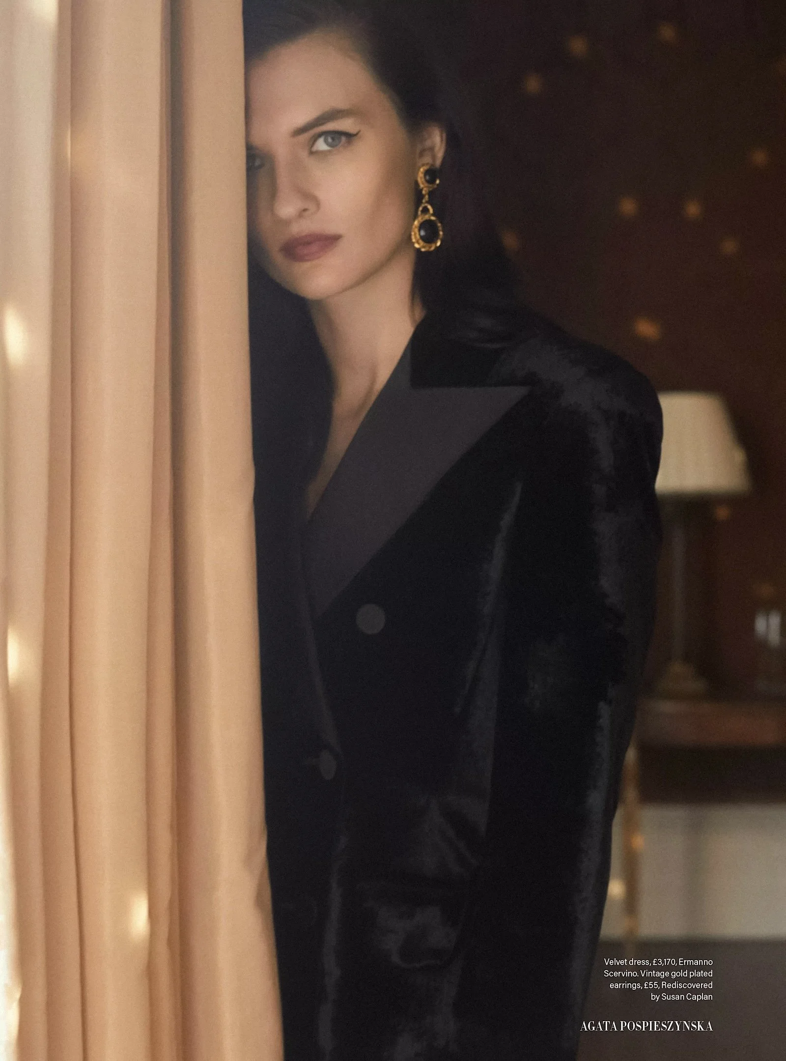 Lara-Mullen-by-Agata-Pospieszynska-in-Uk-Harpers-Bazaar-December-2023-january-2024-3.jpeg