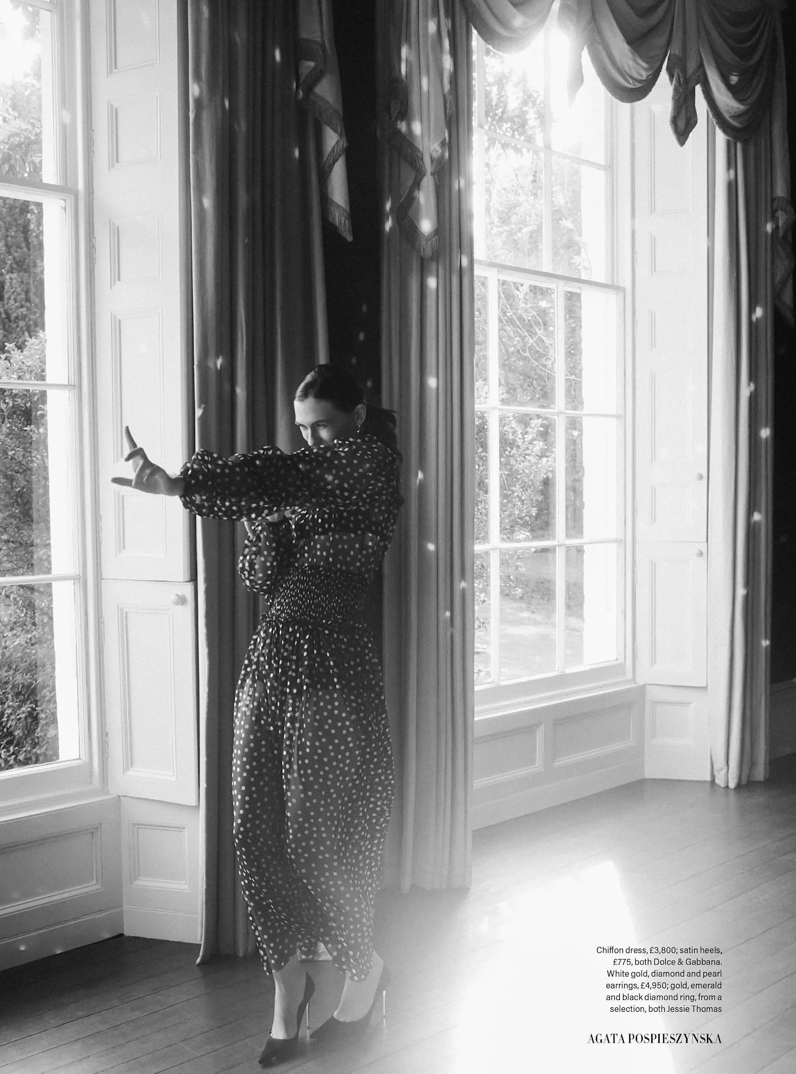 Lara-Mullen-by-Agata-Pospieszynska-in-Uk-Harpers-Bazaar-December-2023-january-2024-13.jpeg