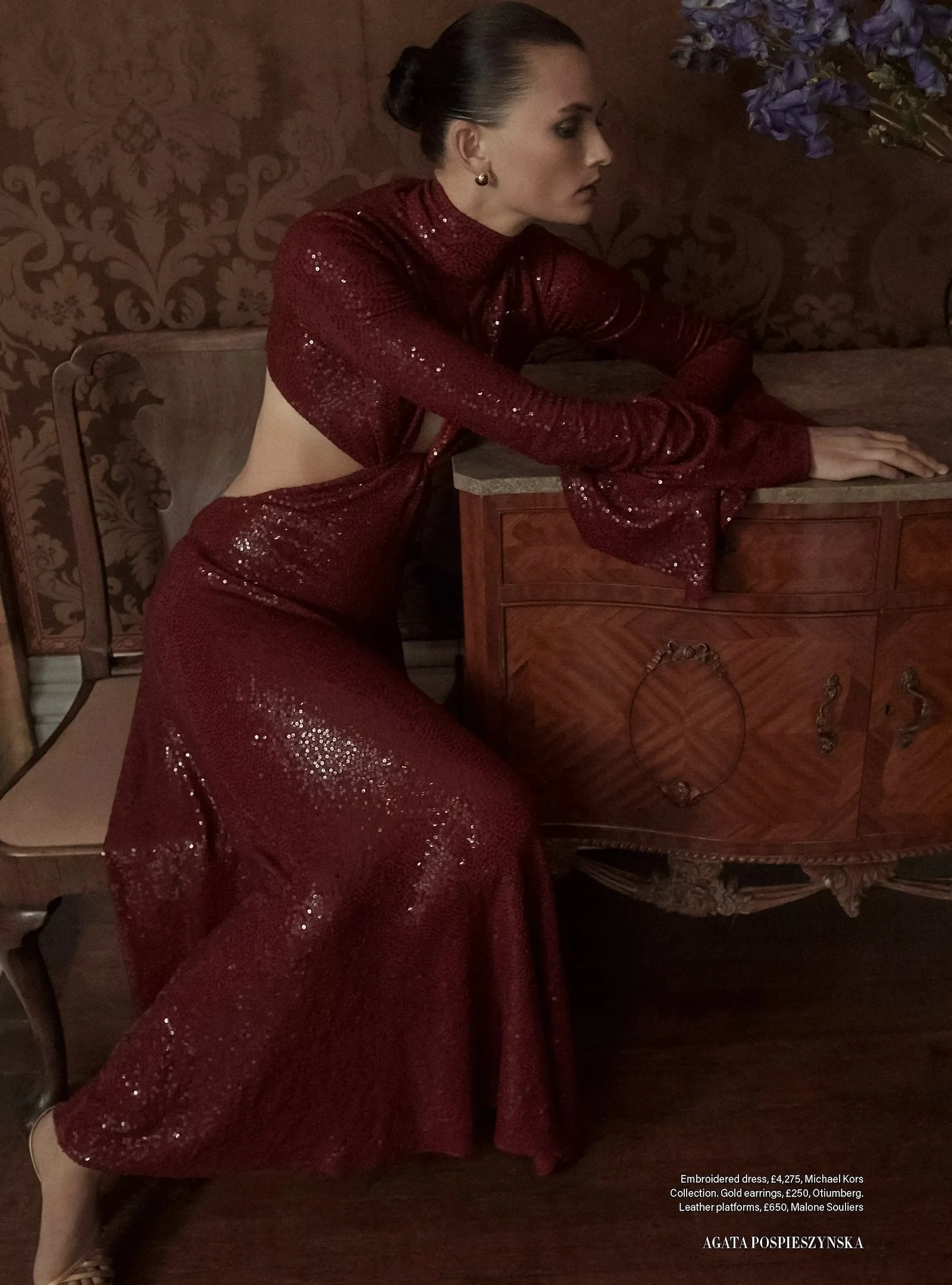 Lara-Mullen-by-Agata-Pospieszynska-in-Uk-Harpers-Bazaar-December-2023-january-2024-20.jpeg