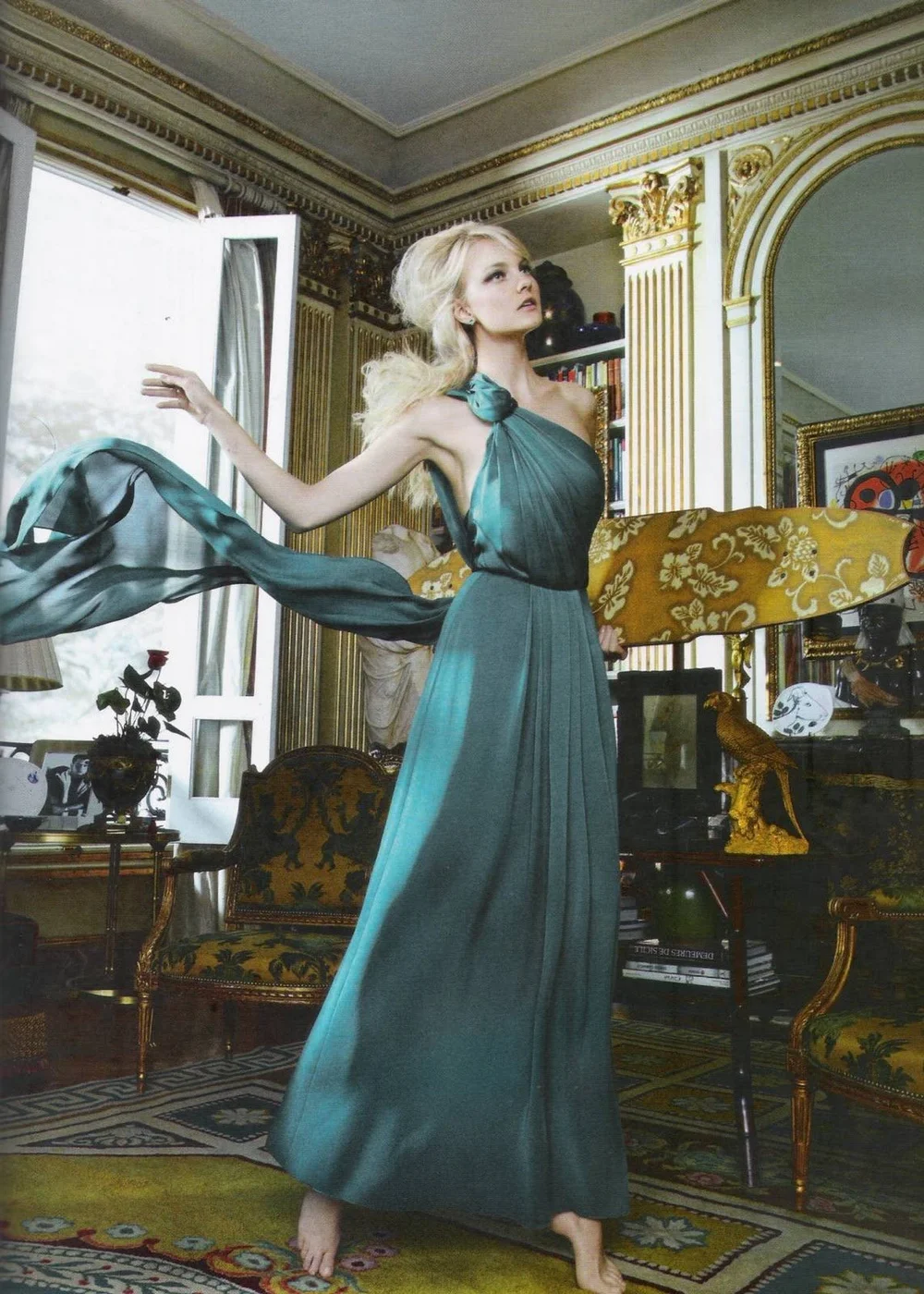 Caroline-Trentini-by-Gui-Paganini-Harpers-Bazaar-Brazil-December-2011-4.jpg