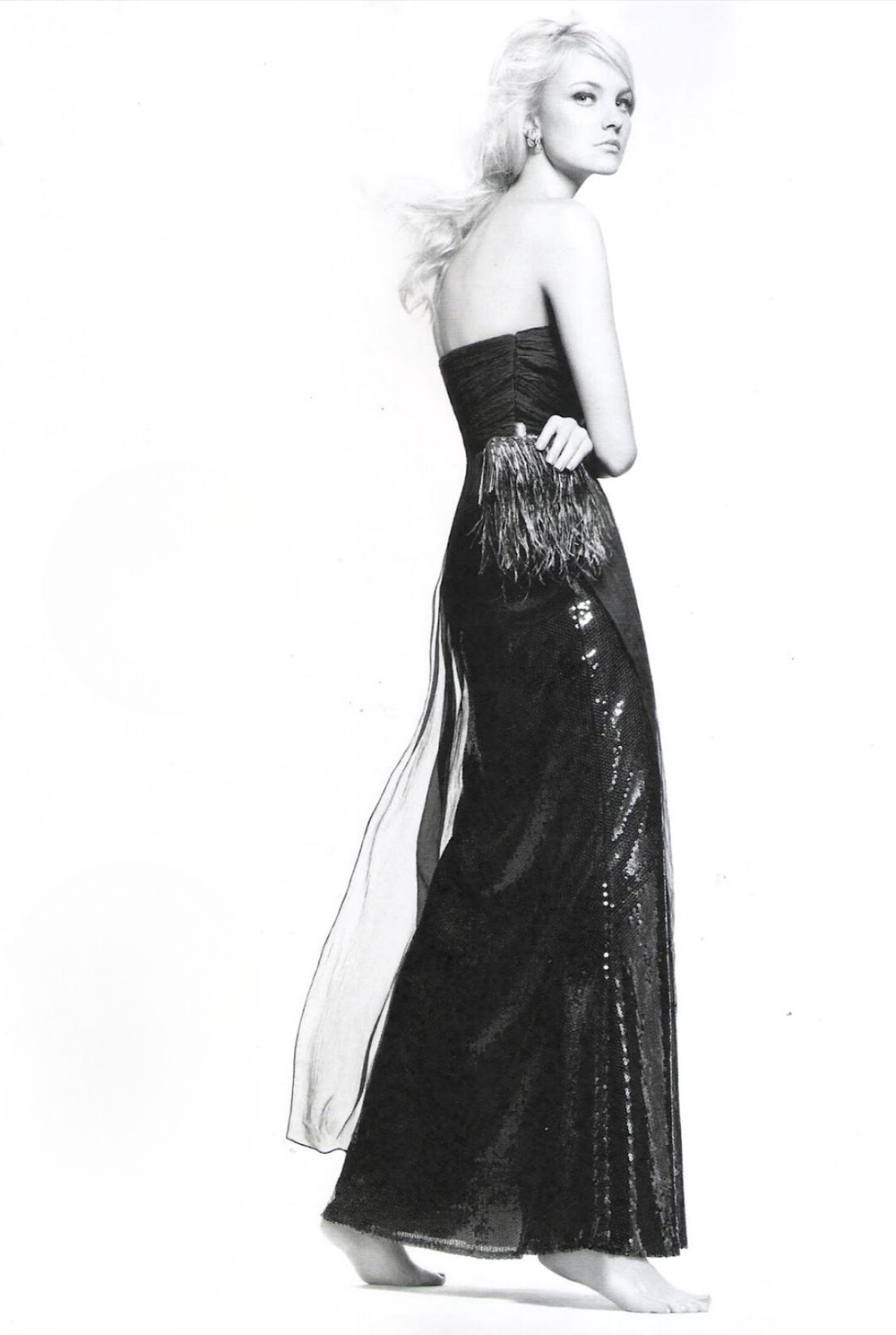 Caroline-Trentini-by-Gui-Paganini-Harpers-Bazaar-Brazil-December-2011-9.png