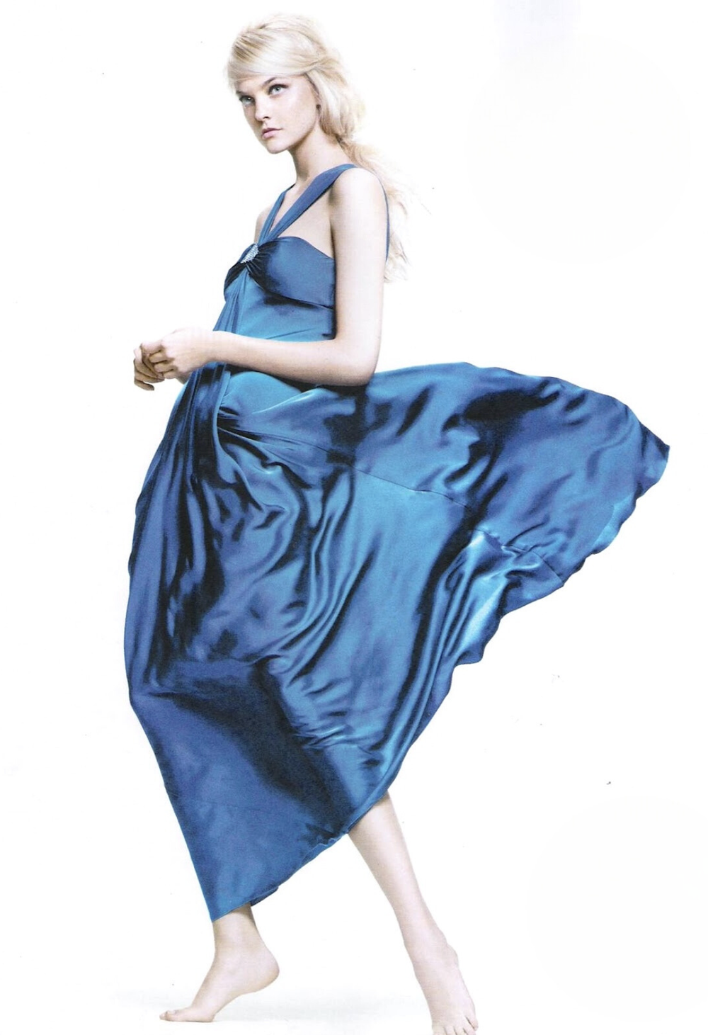 Caroline-Trentini-by-Gui-Paganini-Harpers-Bazaar-Brazil-December-2011-5.png