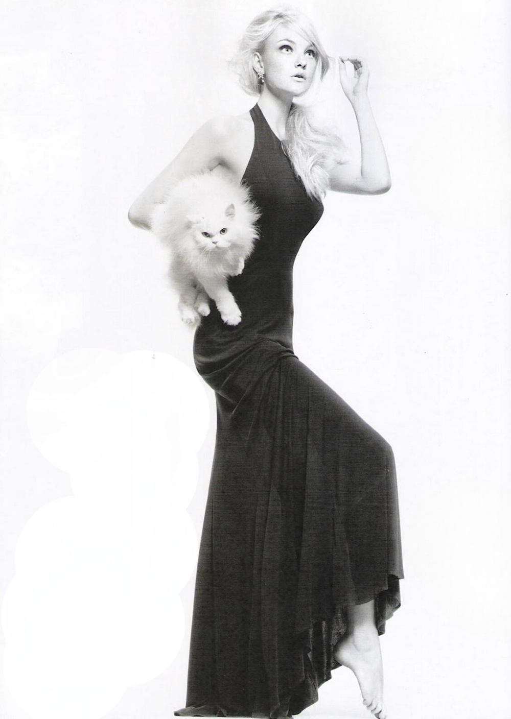 Caroline-Trentini-by-Gui-Paganini-Harpers-Bazaar-Brazil-December-2011-3.png