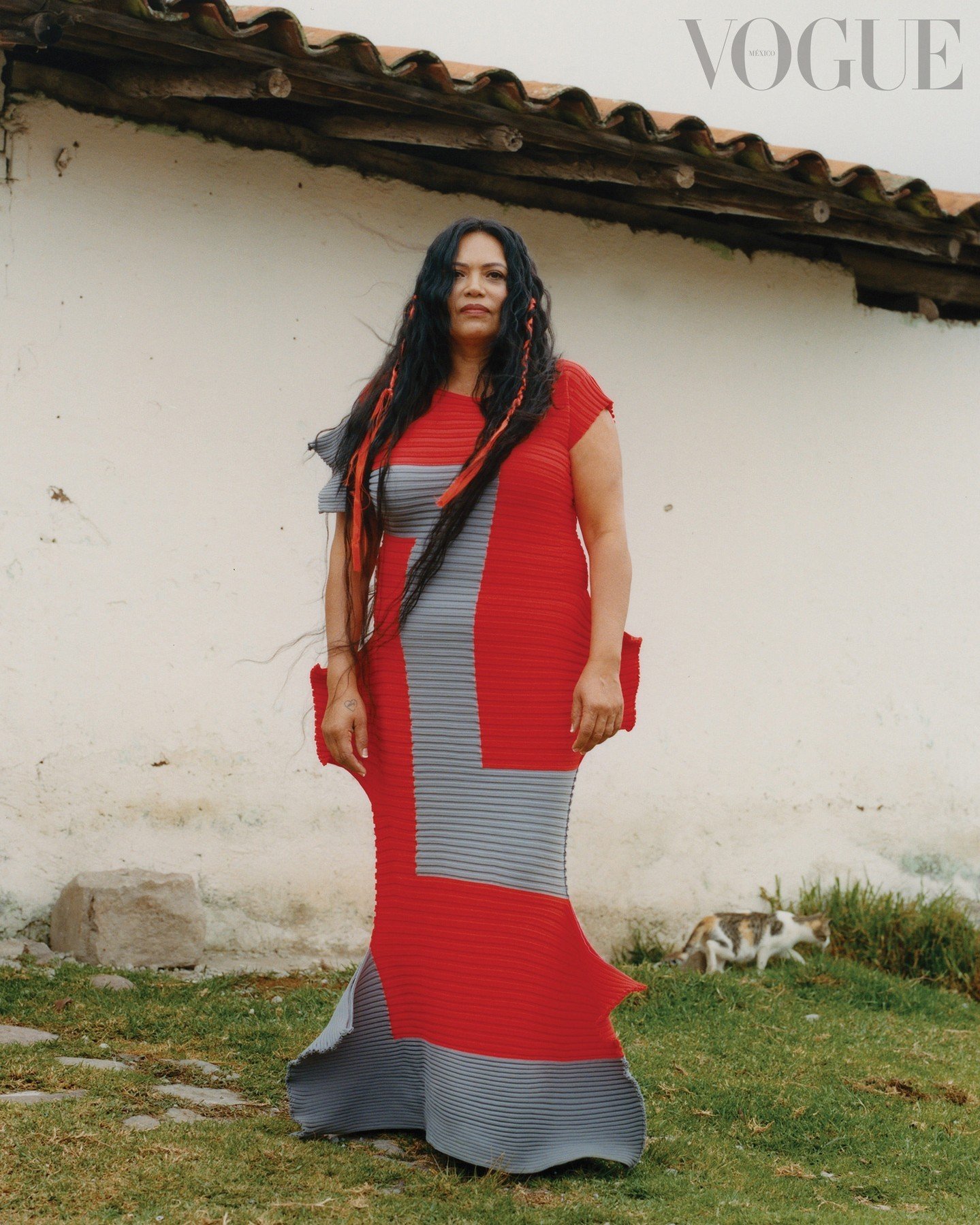 Paloma-Elsesser-by-Camila-Falquez-Vogue-Mexico-December-2023-1.jpg