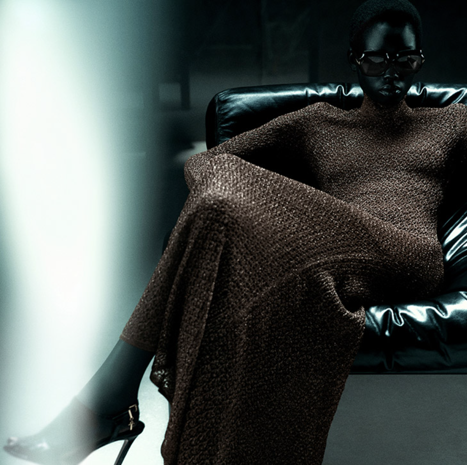 Tom-Ford-SS2024-Campaign-by-Robin-Galiegue-10.png