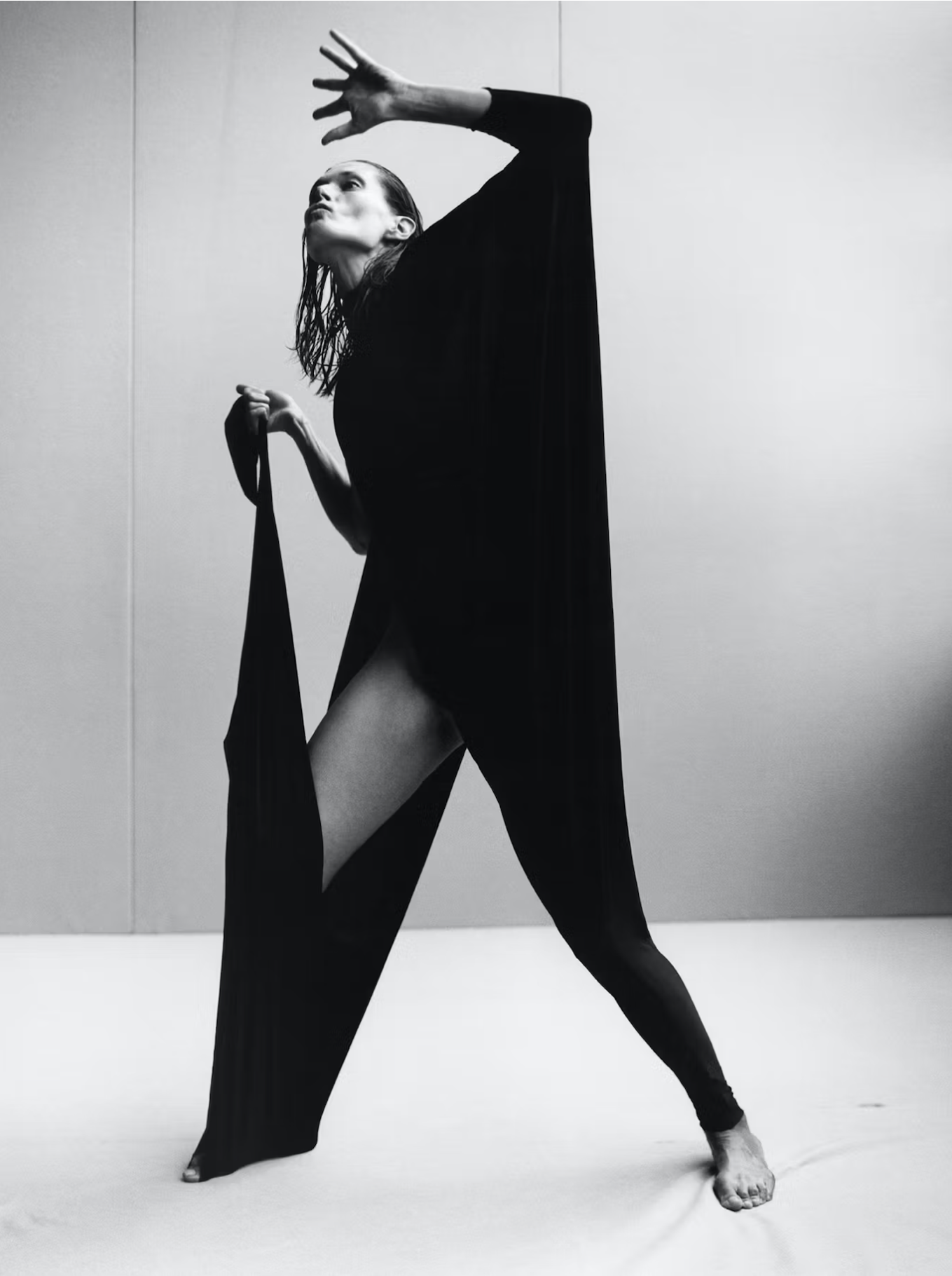 Malgosia-Bela-by-Jamie-Hawkesworth-W-Magazine-Volume-6-2023-6.png