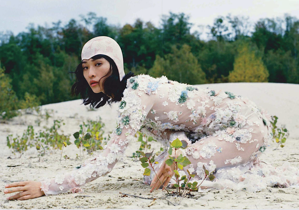 Chu-Wong-by-Sharif-Hamza-Vogue-China-December-2018-10.png