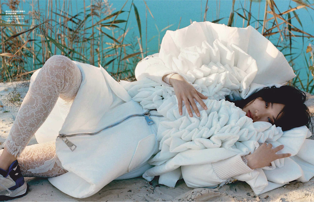 Chu-Wong-by-Sharif-Hamza-Vogue-China-December-2018-9.png