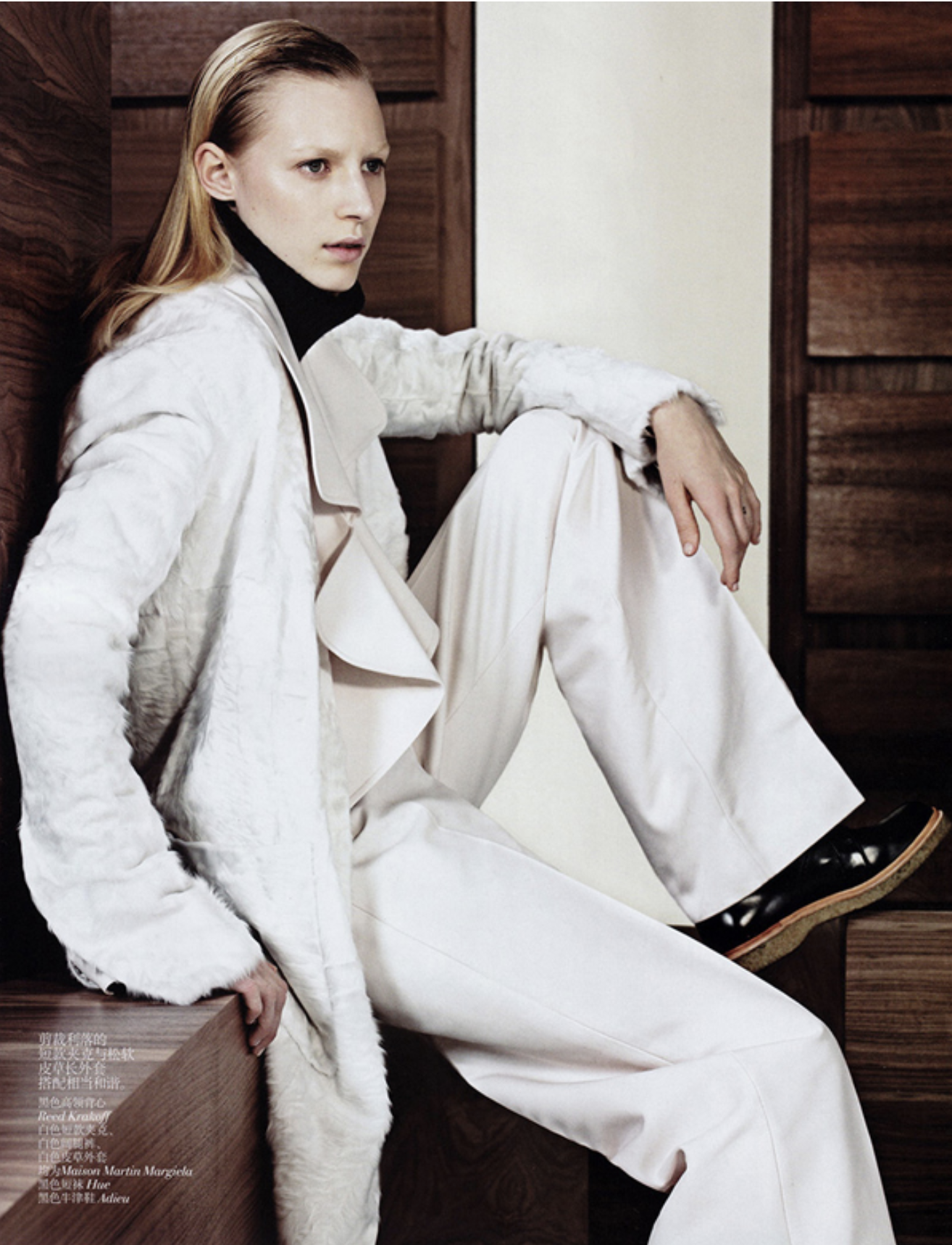 Julia-Nobis-by-Sharif-Hamza-Vogue-China-November-2014-6.png