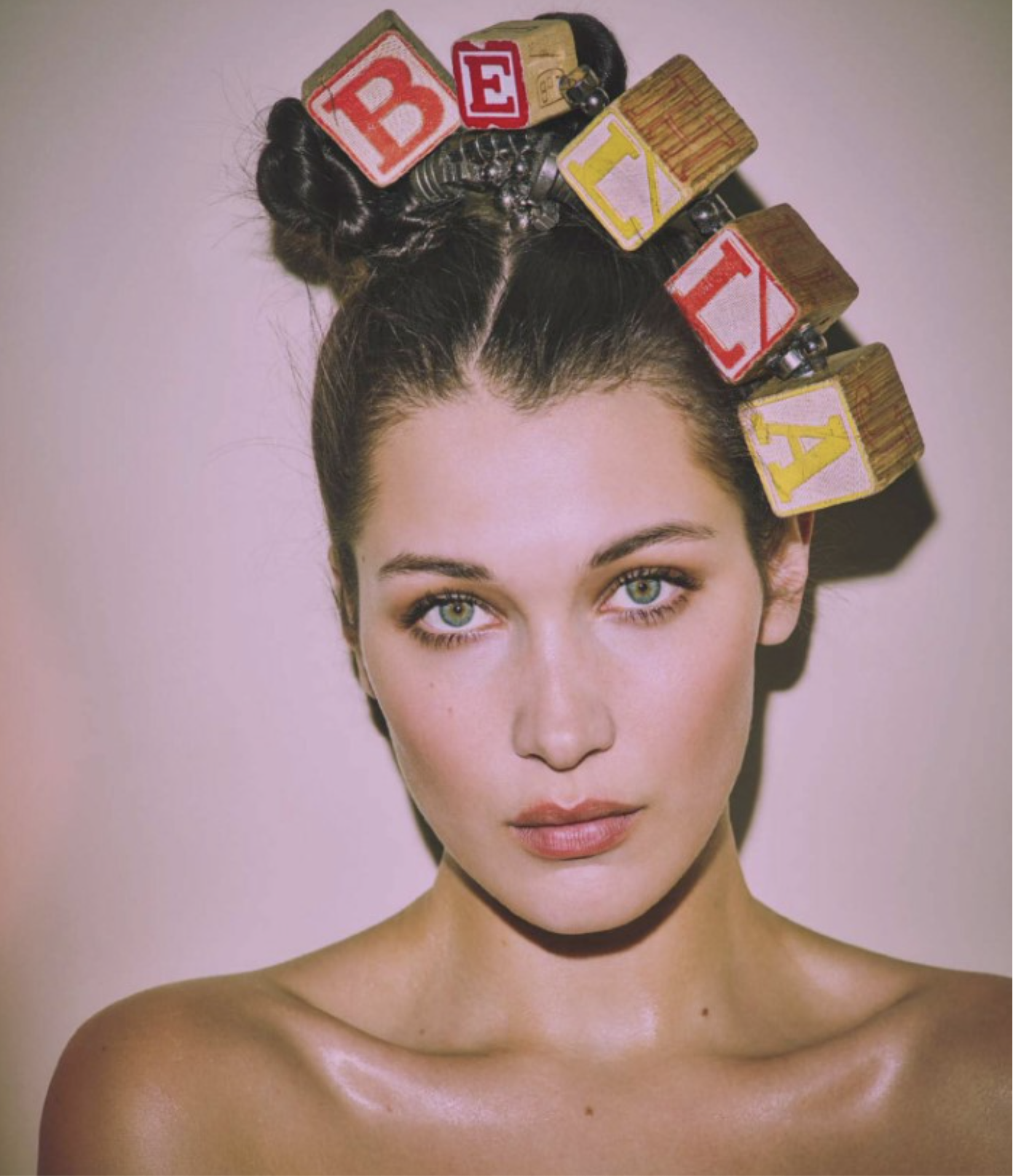 Bella-Hadid-by-Guy-Aroch-Harpers-Bazaar-Spain-April-2016-10.png