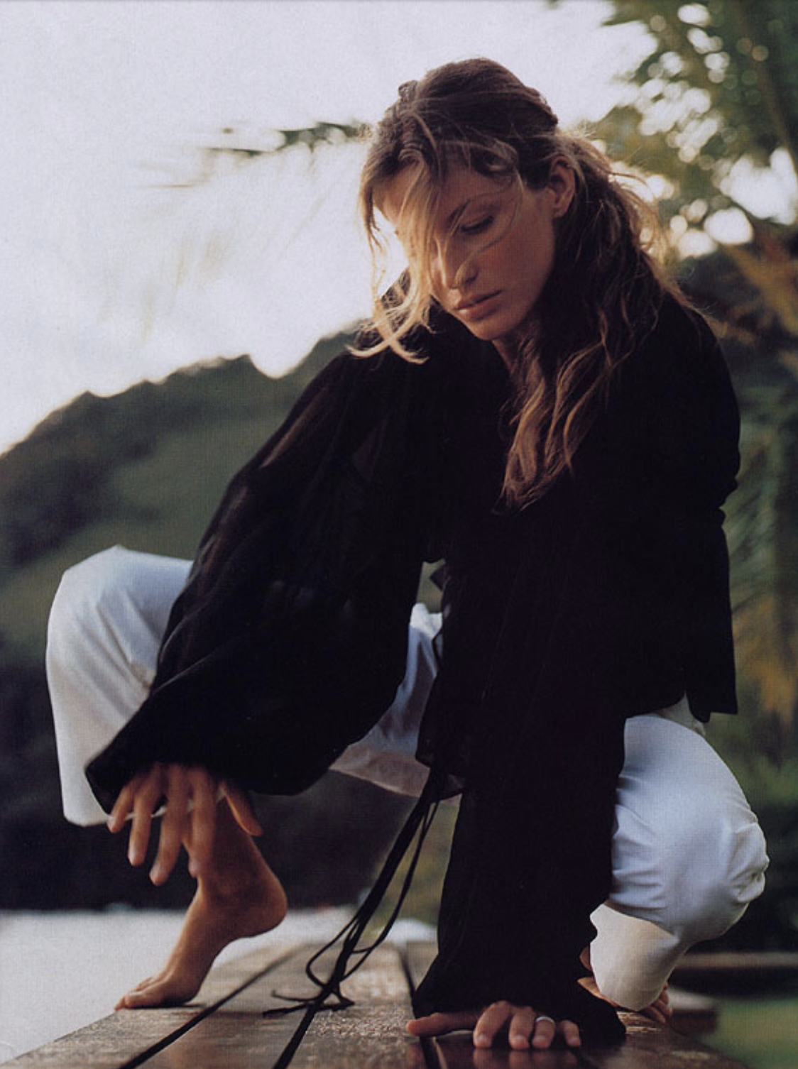 Gisele-Bunechen-by-Gilles-Bensimon-ELLE-US-May-2000-13.png