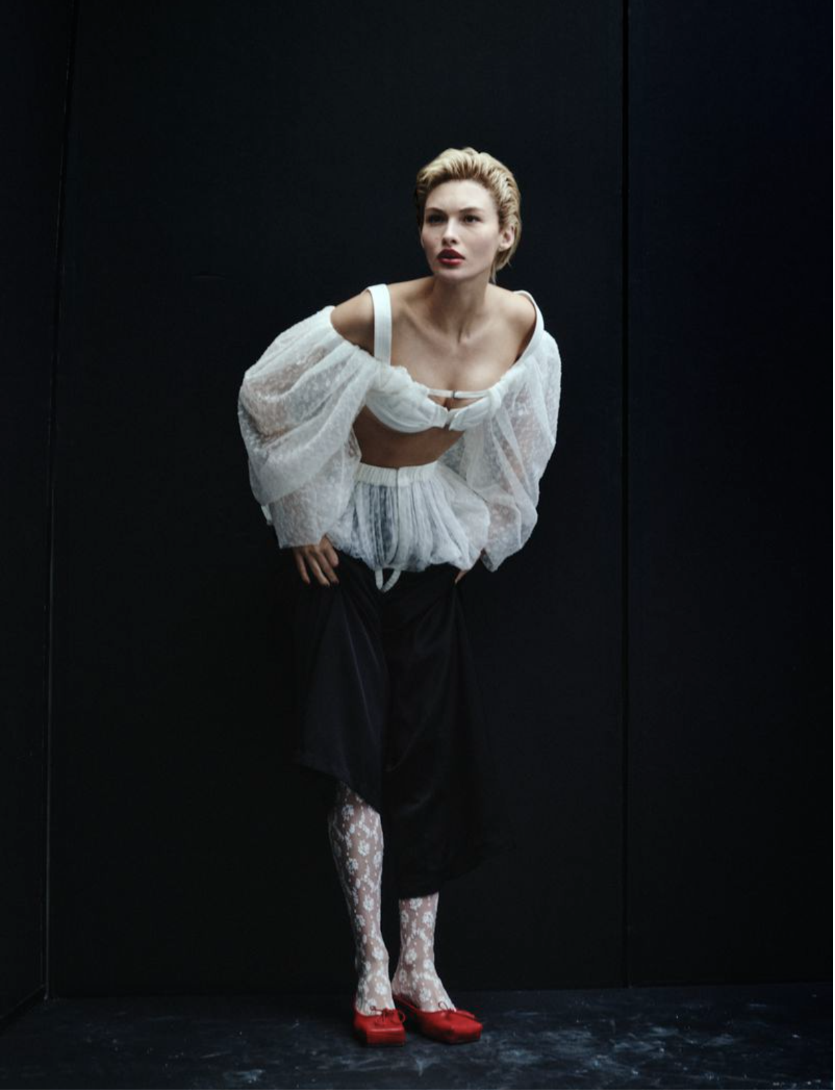 Grace-Elizabeth-by-Yulia-Gorbachenko-in-Vogue-Turkey-February-2024-3.png