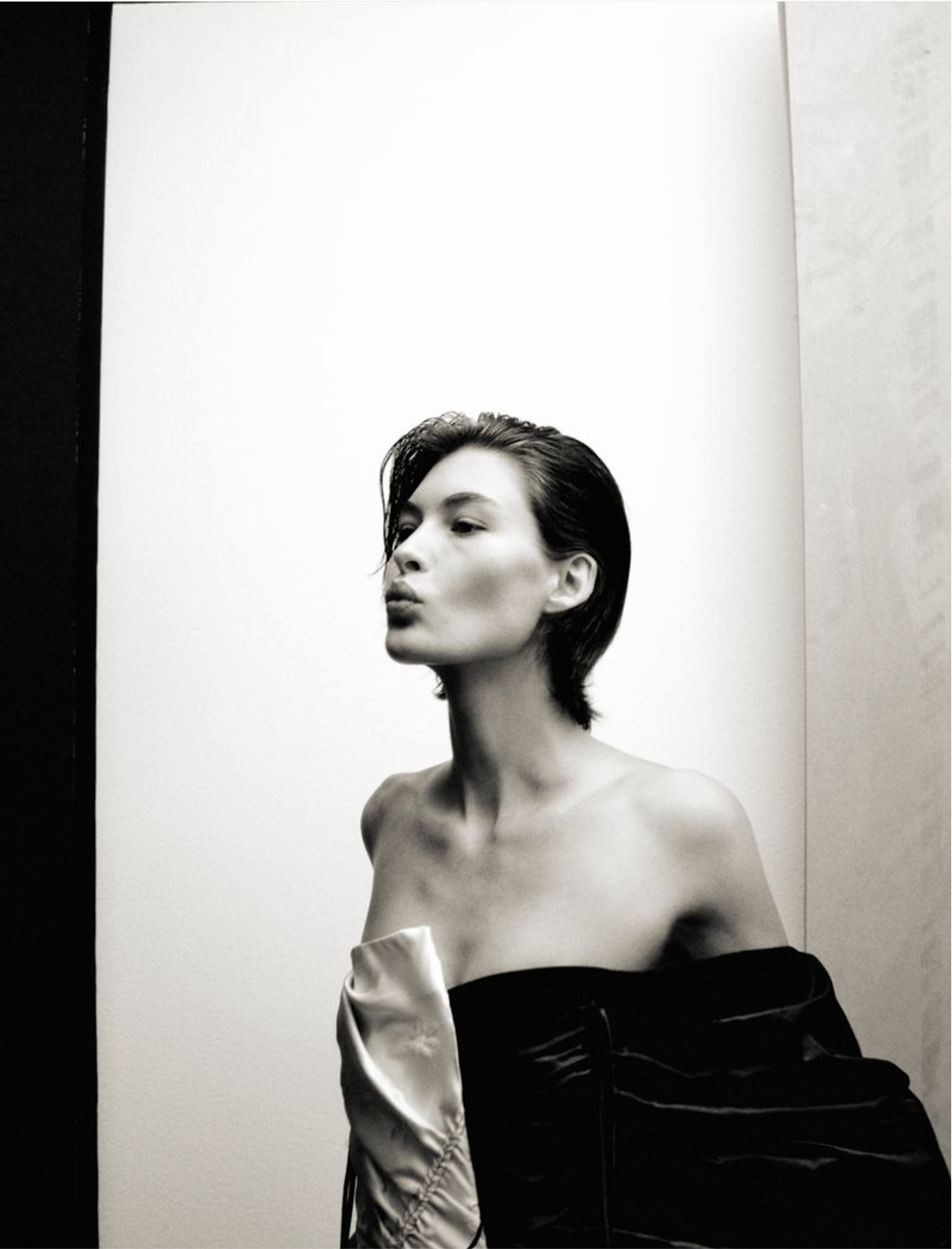 Grace-Elizabeth-by-Yulia-Gorbachenko-in-Vogue-Turkey-February-2024-5.png