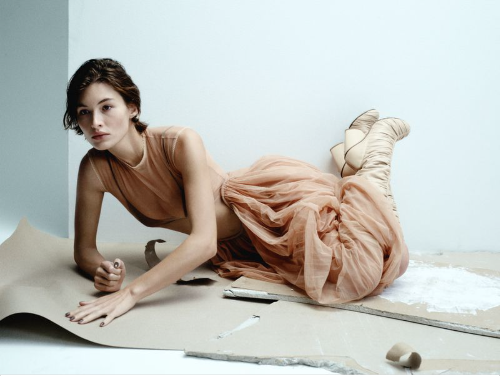 Grace-Elizabeth-by-Yulia-Gorbachenko-in-Vogue-Turkey-February-2024-7.png