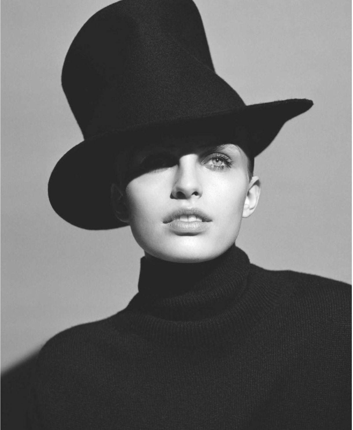 Karolina-Spakowski-by-Alasdair-McLellan-Harpers-Bazaar-France-7.png