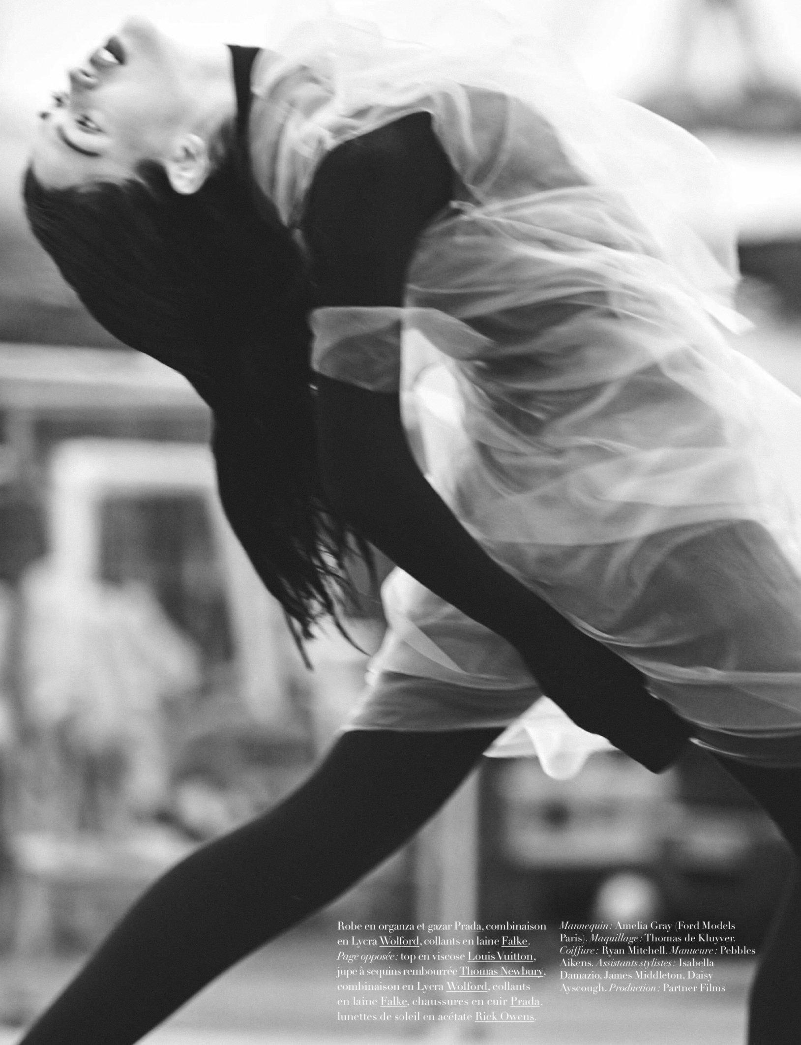 Amelia-Gray-by-Oliver-Hadlee-Pearch-Harpers-Bazaar-France-March-2024-13.jpeg
