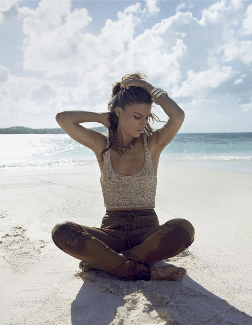 Cameron-Russell-by-Miguel-Reveriego-Vogue-Spain-June-2015-9.png
