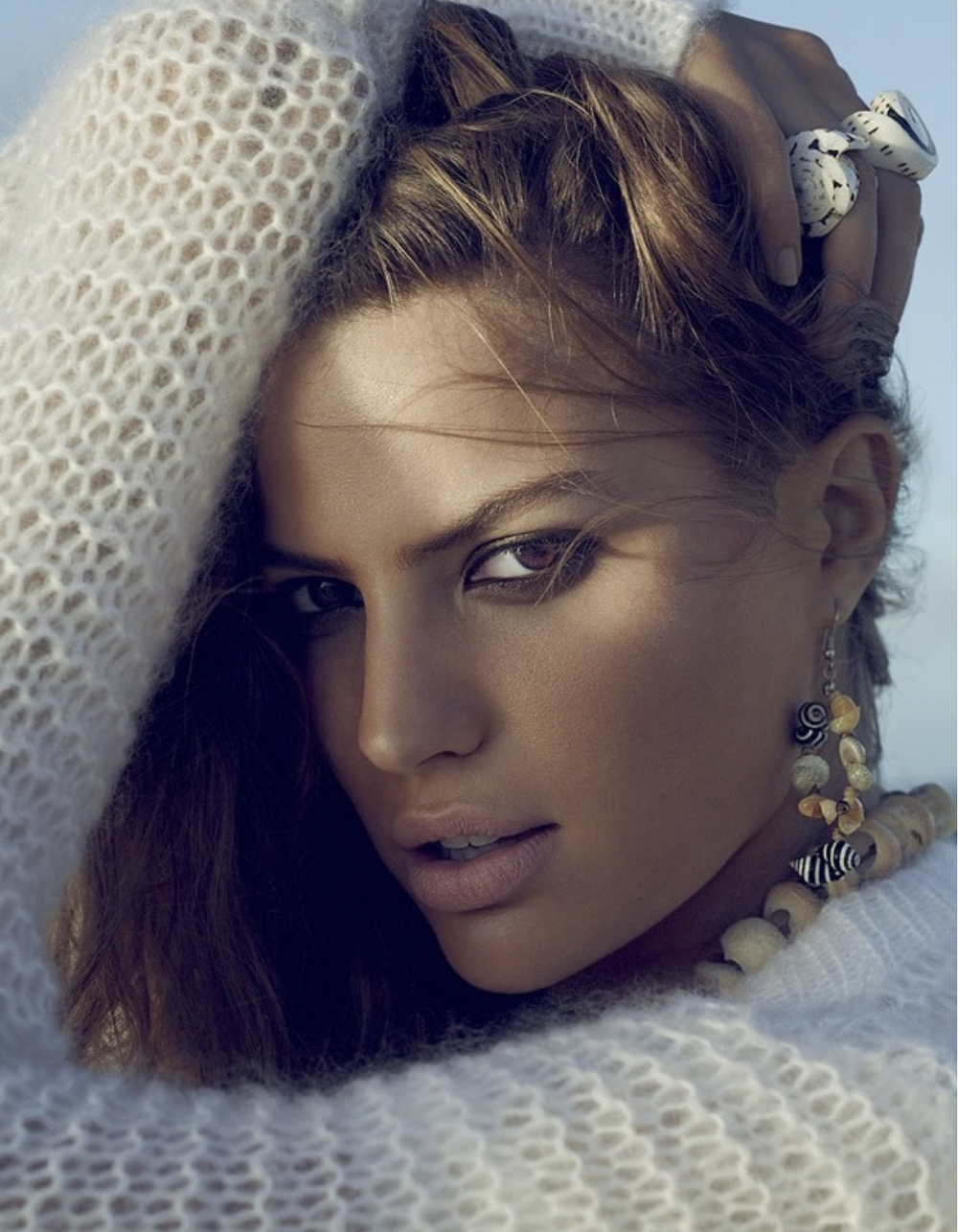 Cameron-Russell-by-Miguel-Reveriego-Vogue-Spain-June-2015-8.png