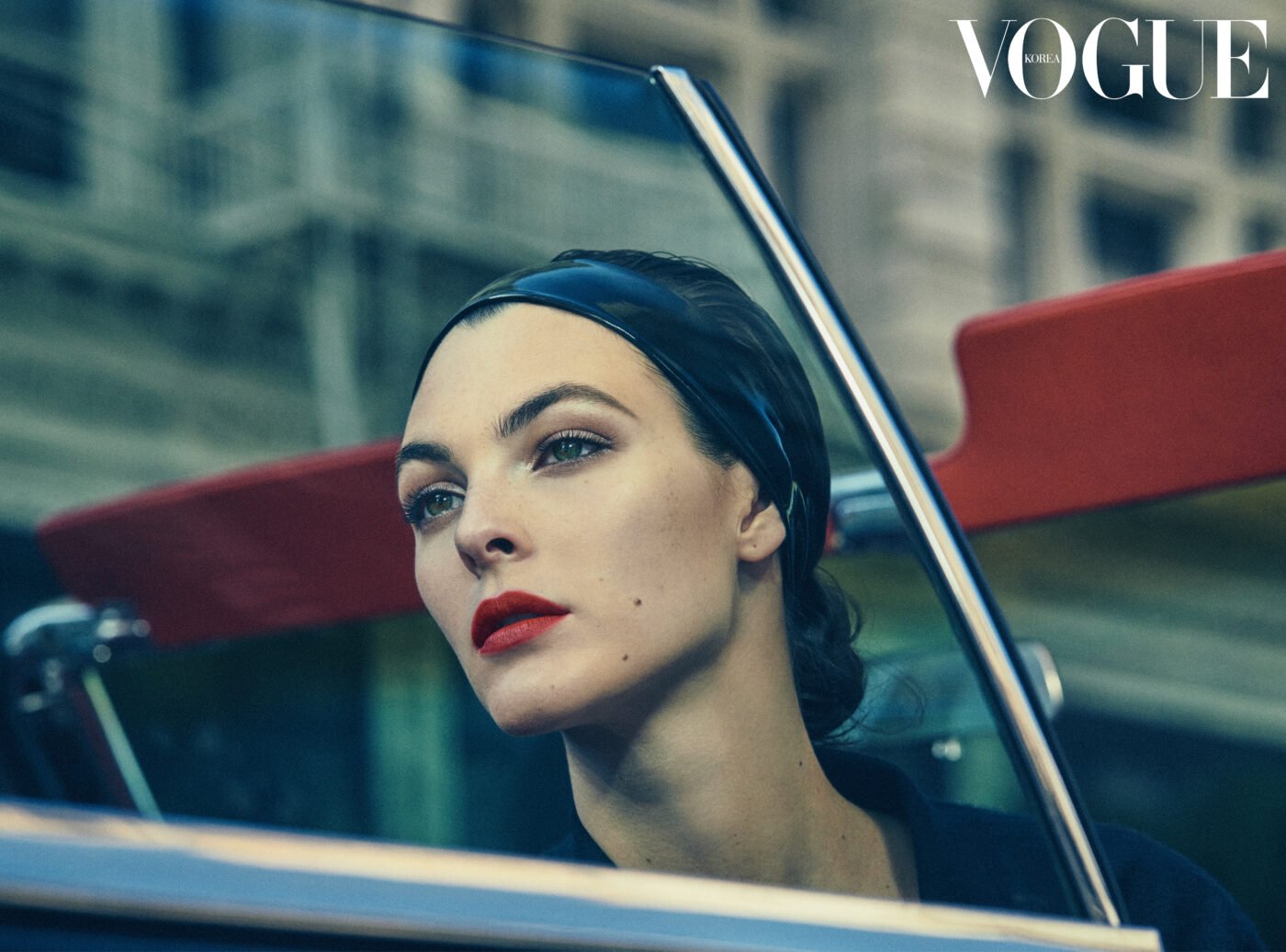 Vittoria-Ceretti-by-Luigi-Iango-Vogue-Korea-April-2024-20.jpeg