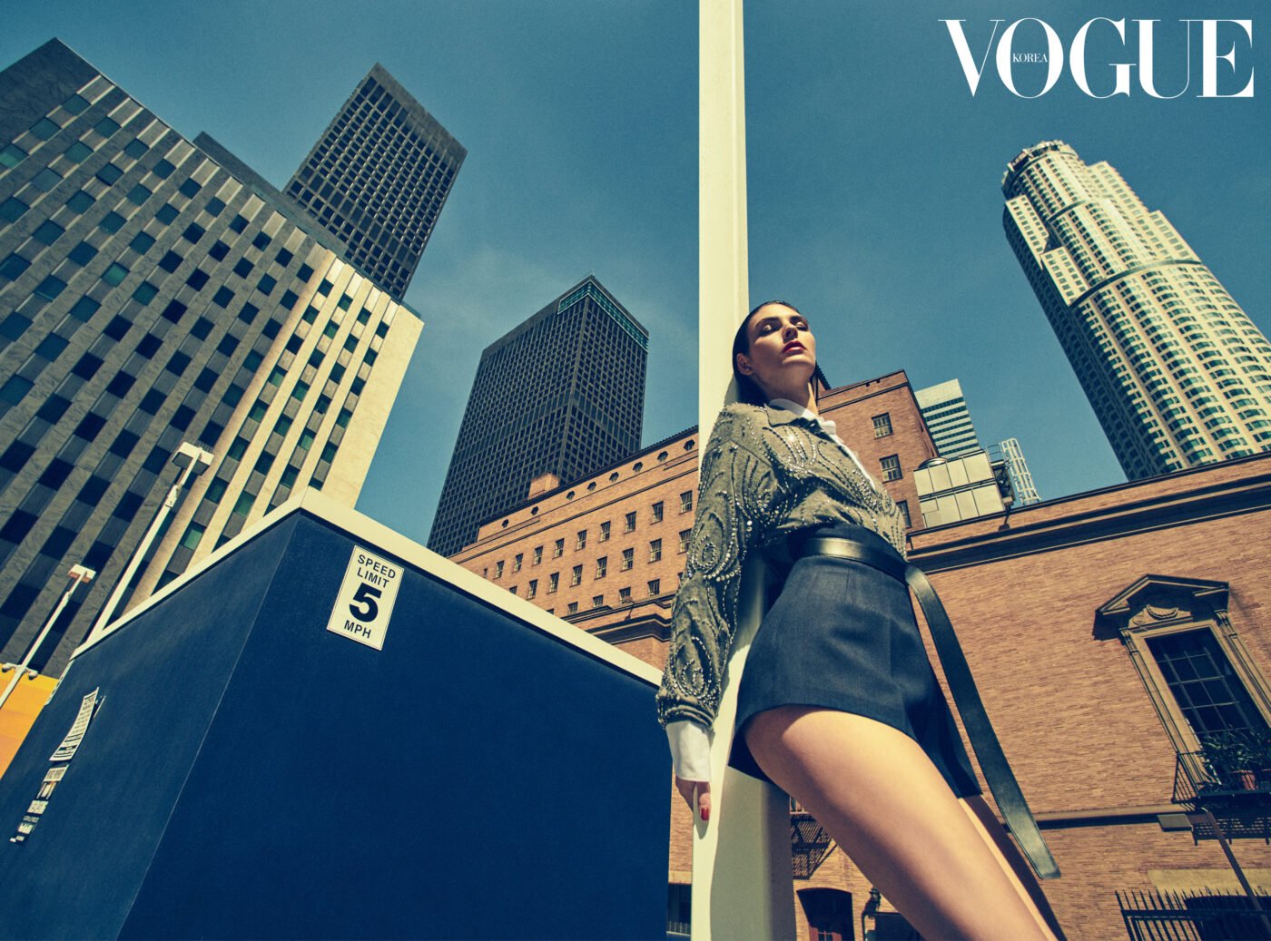 Vittoria-Ceretti-by-Luigi-Iango-Vogue-Korea-April-2024-23.jpeg