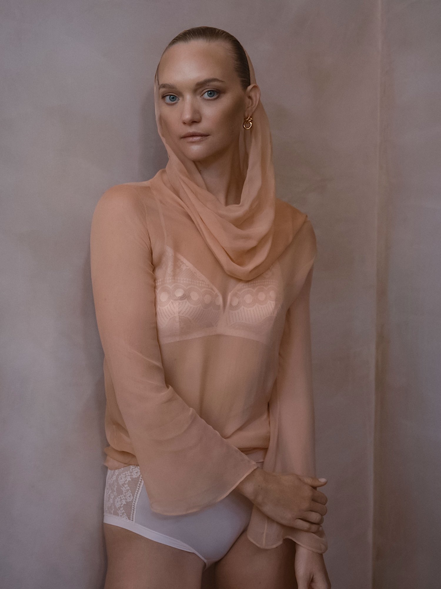 Gemma-Ward-by-Virginie-Khateeb-Vogue-Poland-April-2024-4.jpeg