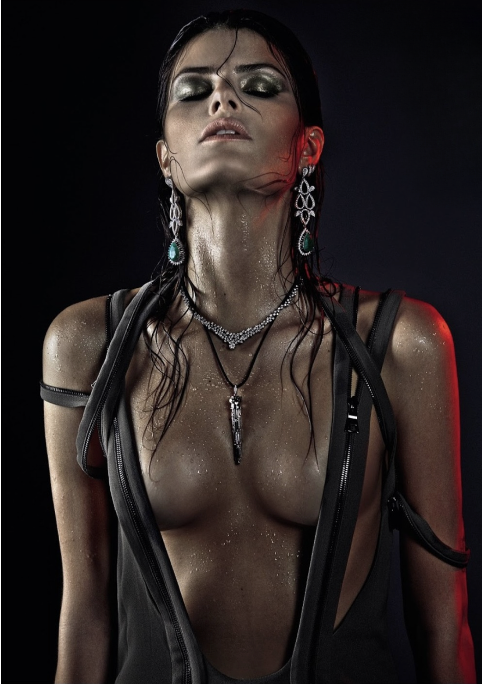 Isabeli-Fontana-by-Zee-Nunes-Vogue-Brazil-April-2013-3.png