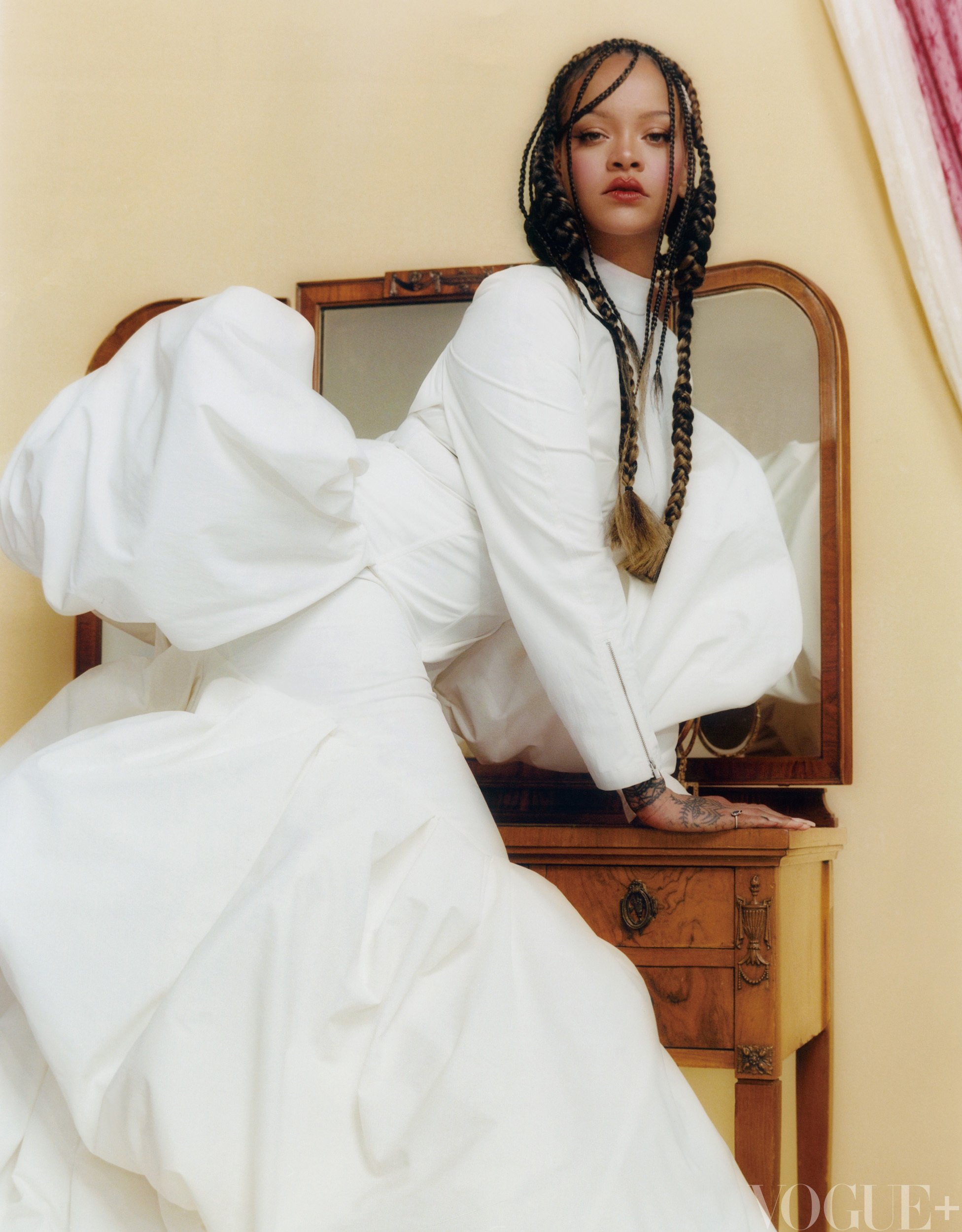 Rihanna-in-Vogue-China-April-2024-by-Hailun-Ma-3.jpeg