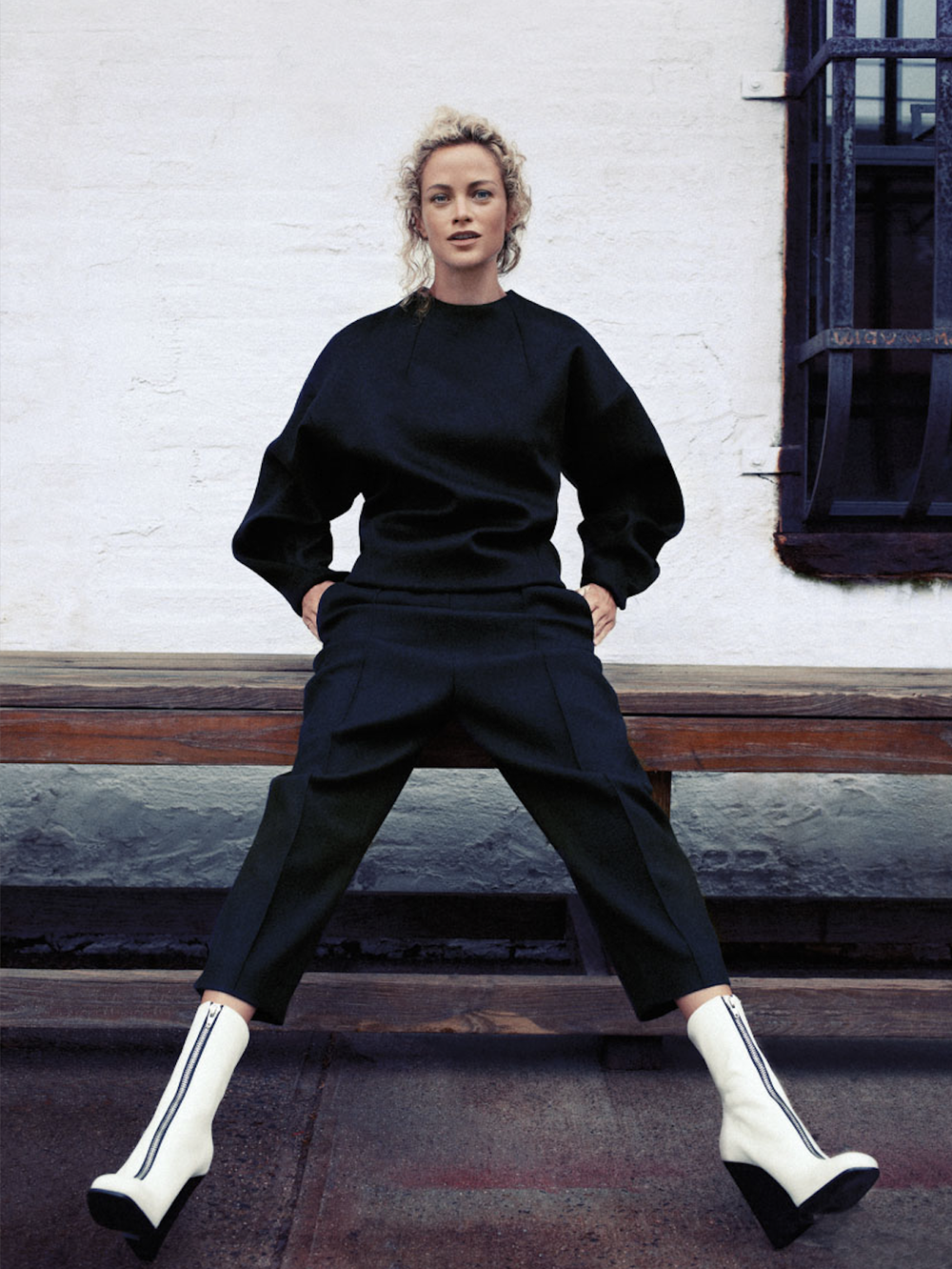Carolyn-Murphy-by-Cass-Bird-Urban-Renewal-Vogue-Korea-November-2012-4.jpg