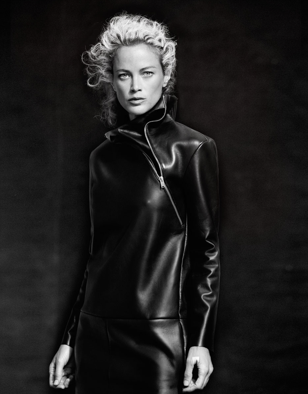 Carolyn-Murphy-by-Cass-Bird-Urban-Renewal-Vogue-Korea-November-2012-6.jpg