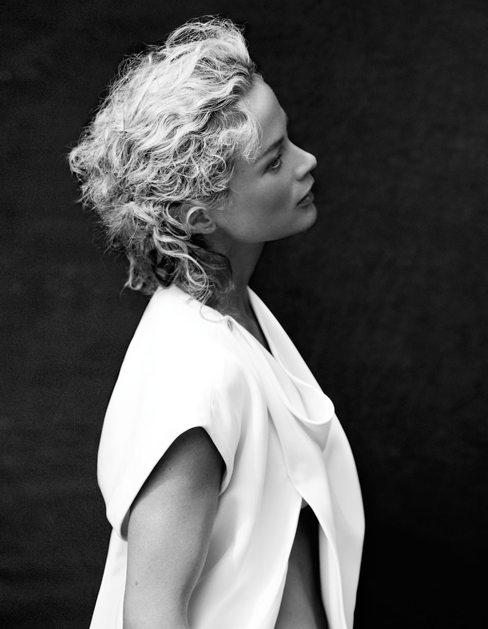 Carolyn-Murphy-2-by-Cass-Bird-Urban-Renewal-Vogue-Korea-November-2012-5.png