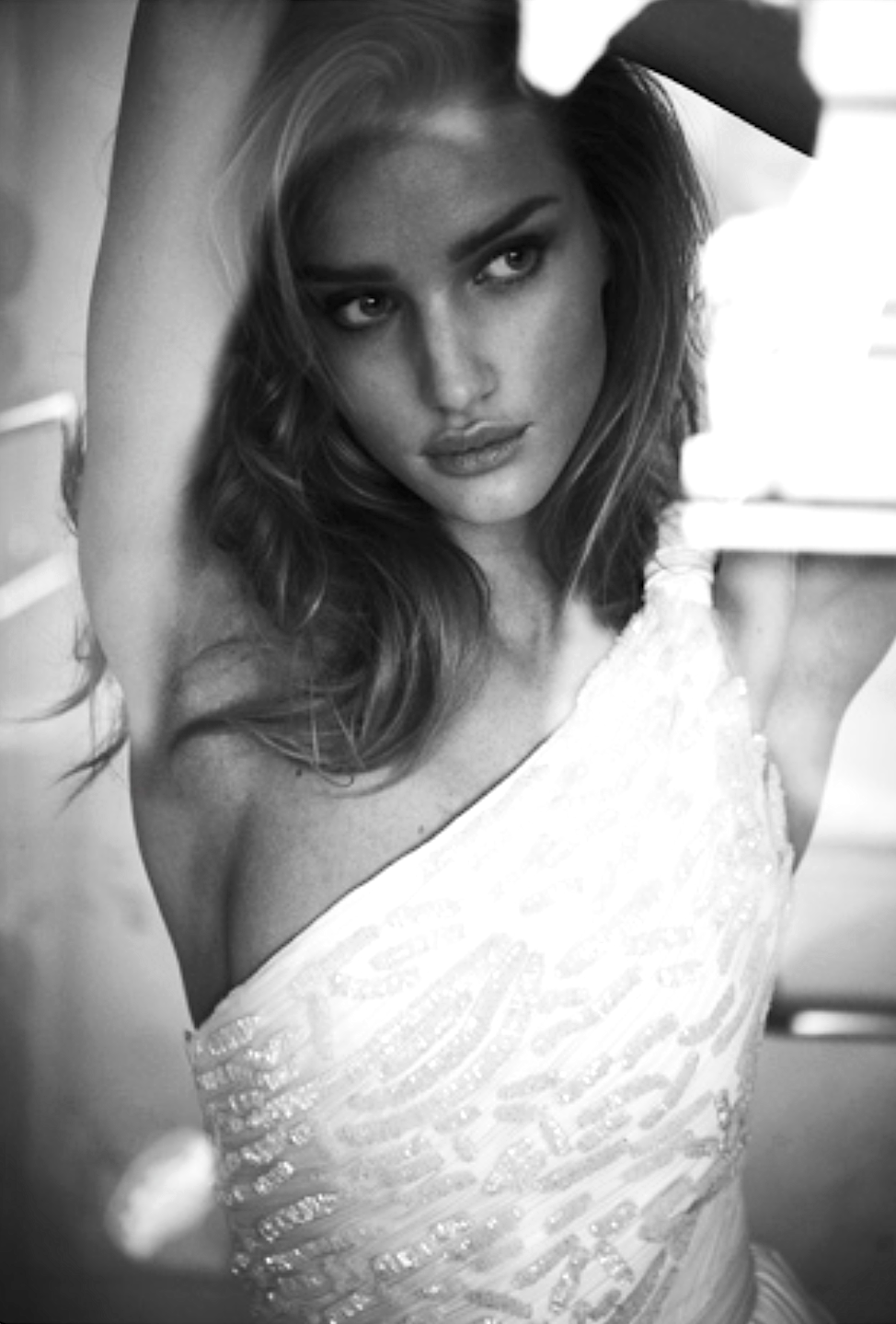 Rosie-Huntington-Whiteley-by-Henrique-Gendre-Vogue-Brazil-July-2012-6.png