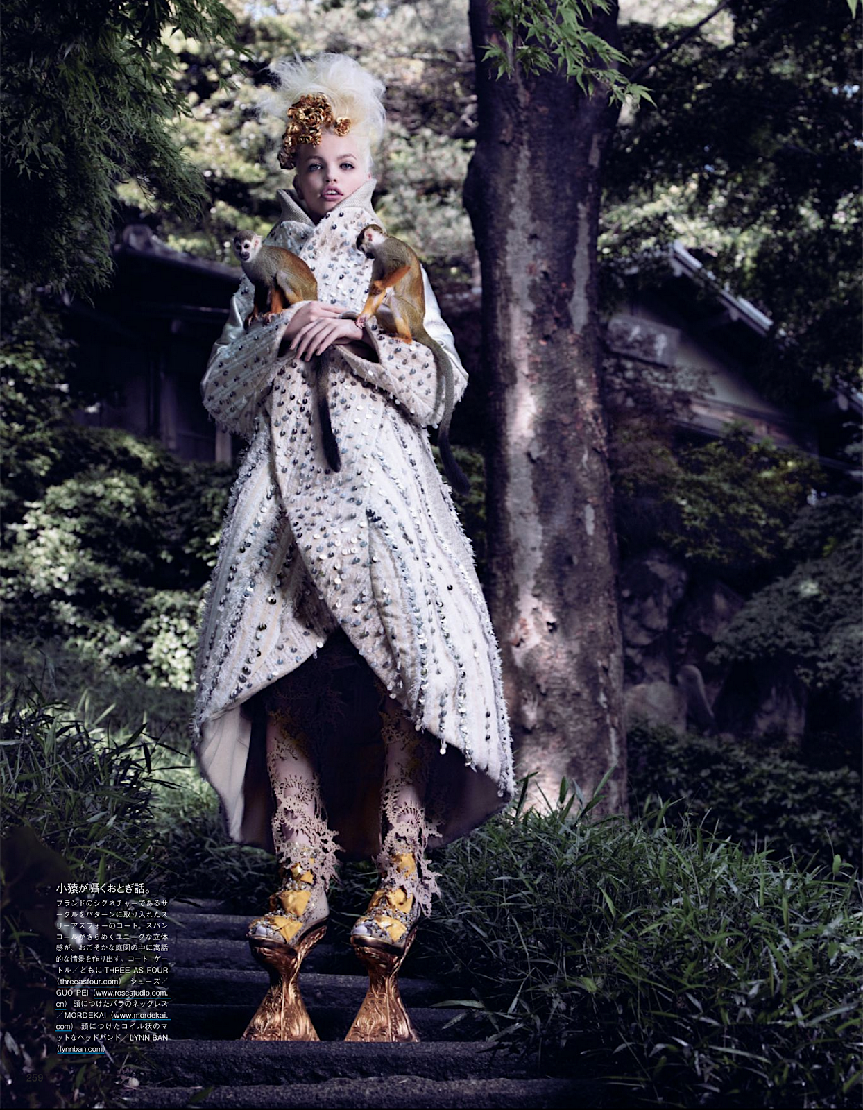 Daphne-Groeneveld-by-Mark-Segal-Vogue-Japan-November-2012-9.png