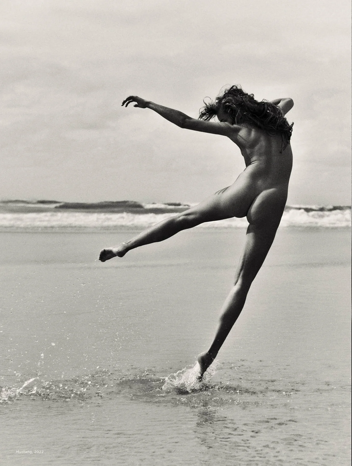 Harpers-Bazaar-Netherlands-Summer-issue-Lets-Get-Naked-by-David-Roemer-4.jpeg