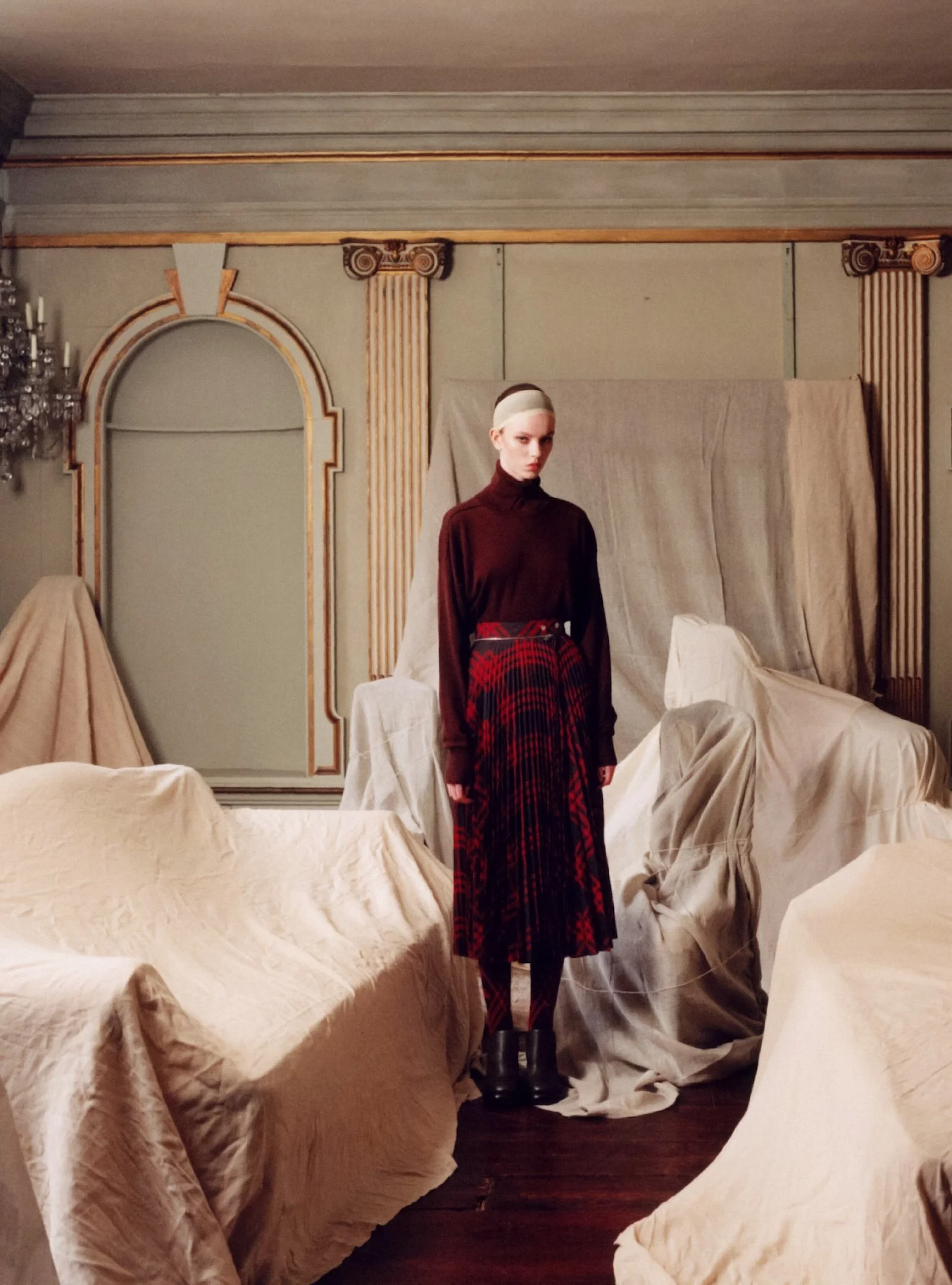 Alice-McGrath-by-Erdem-Moralioglu-Bazaar-UK-June-2024-11.jpeg
