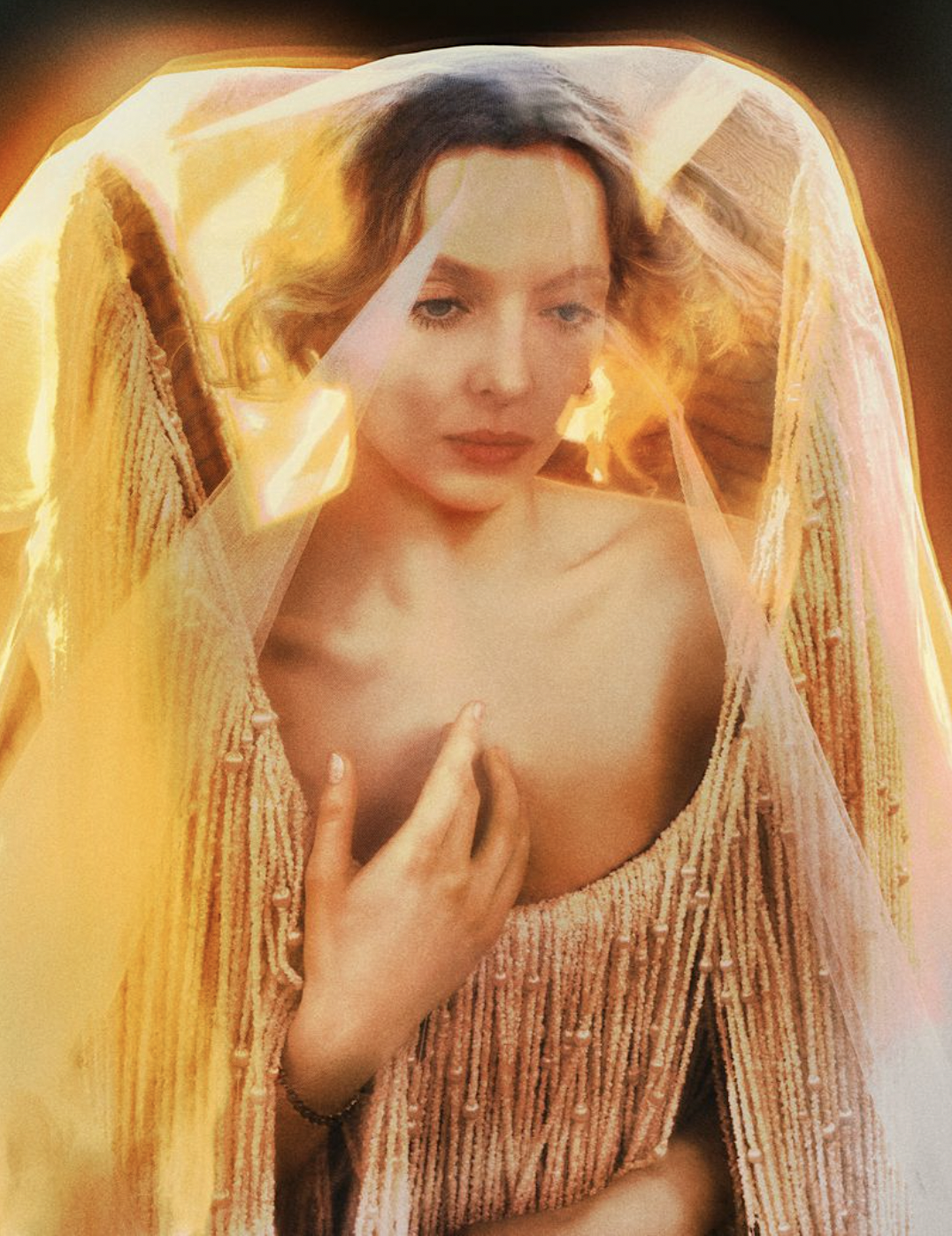 Jodie-Comer-by-Elizaveta-Porodina-Modern-Weekly-China--5.png