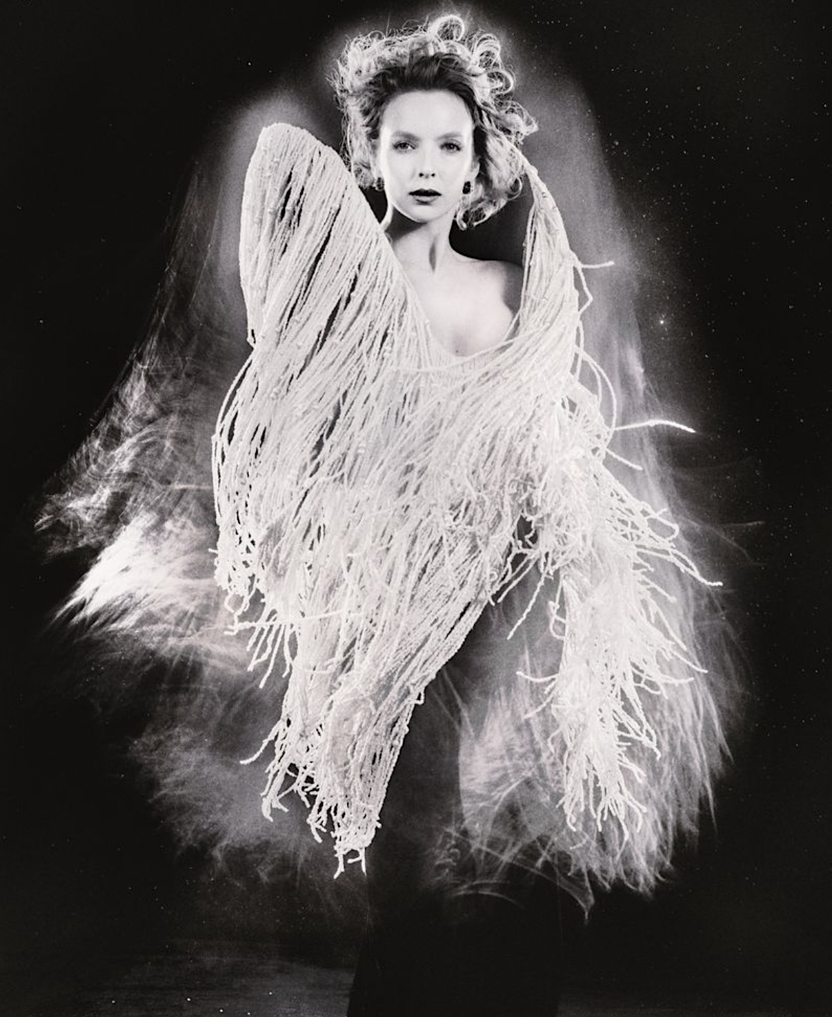 Jodie-Comer-by-Elizaveta-Porodina-Modern-Weekly-China--9.png