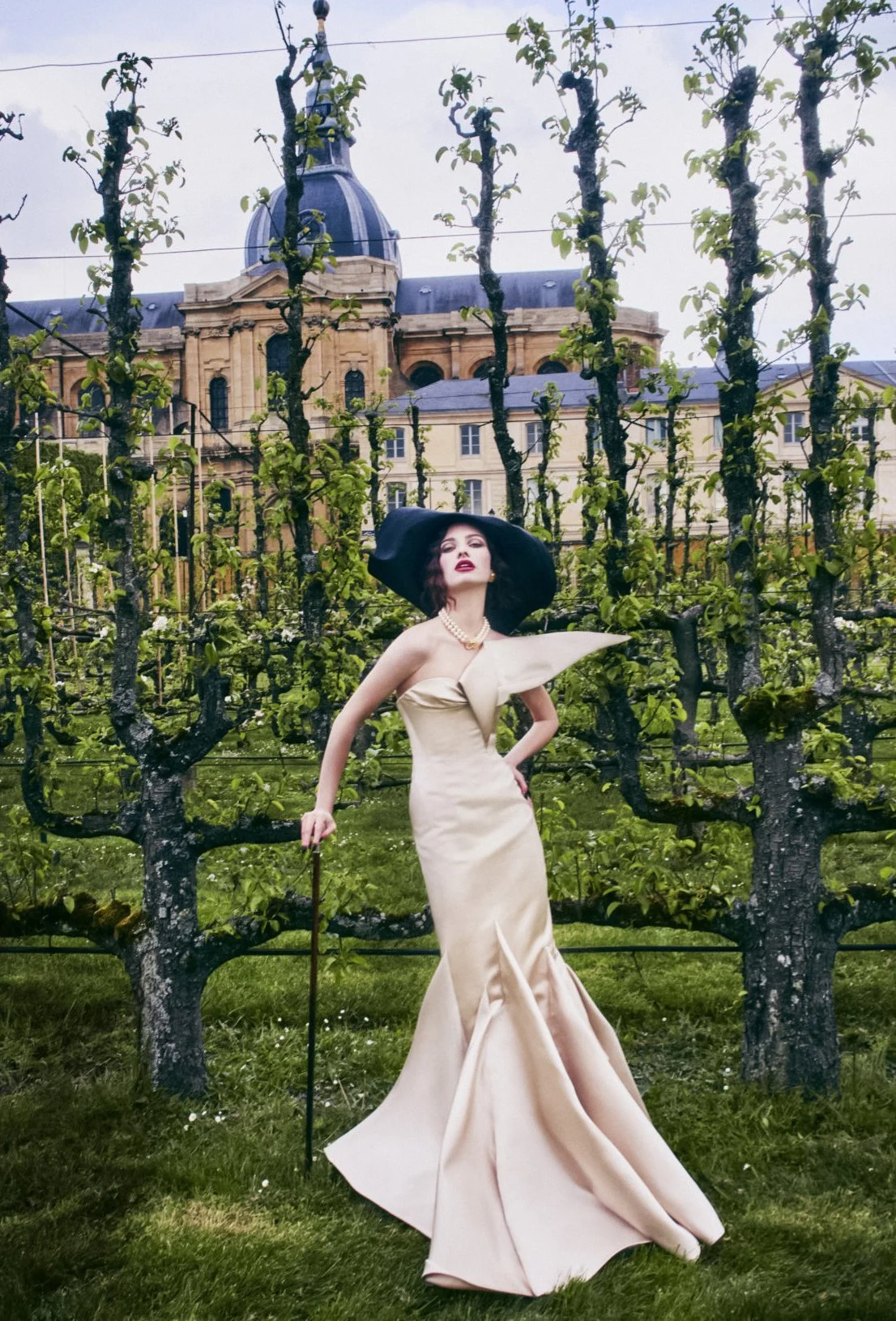 Chloe-Coutau-by-Ellen-von-Unwerth-Town-Country-Summer-2024-7.jpeg