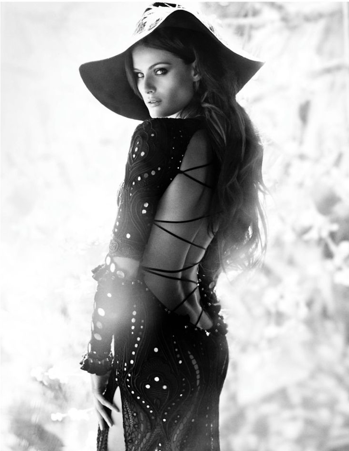 Isabeli-Fontana-by-Greg-Kadel-for-Vogue-Espana-May-2011-4.png