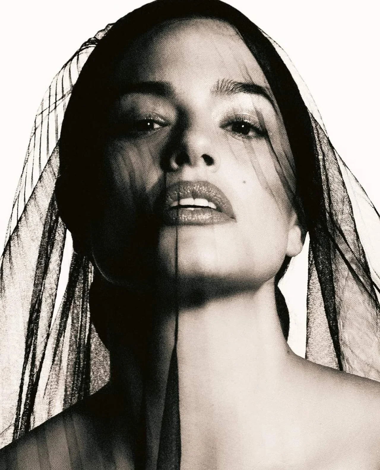 Ashley-Graham-by-Luka-Booth-Vogue-Czech-July-2024-4.jpg