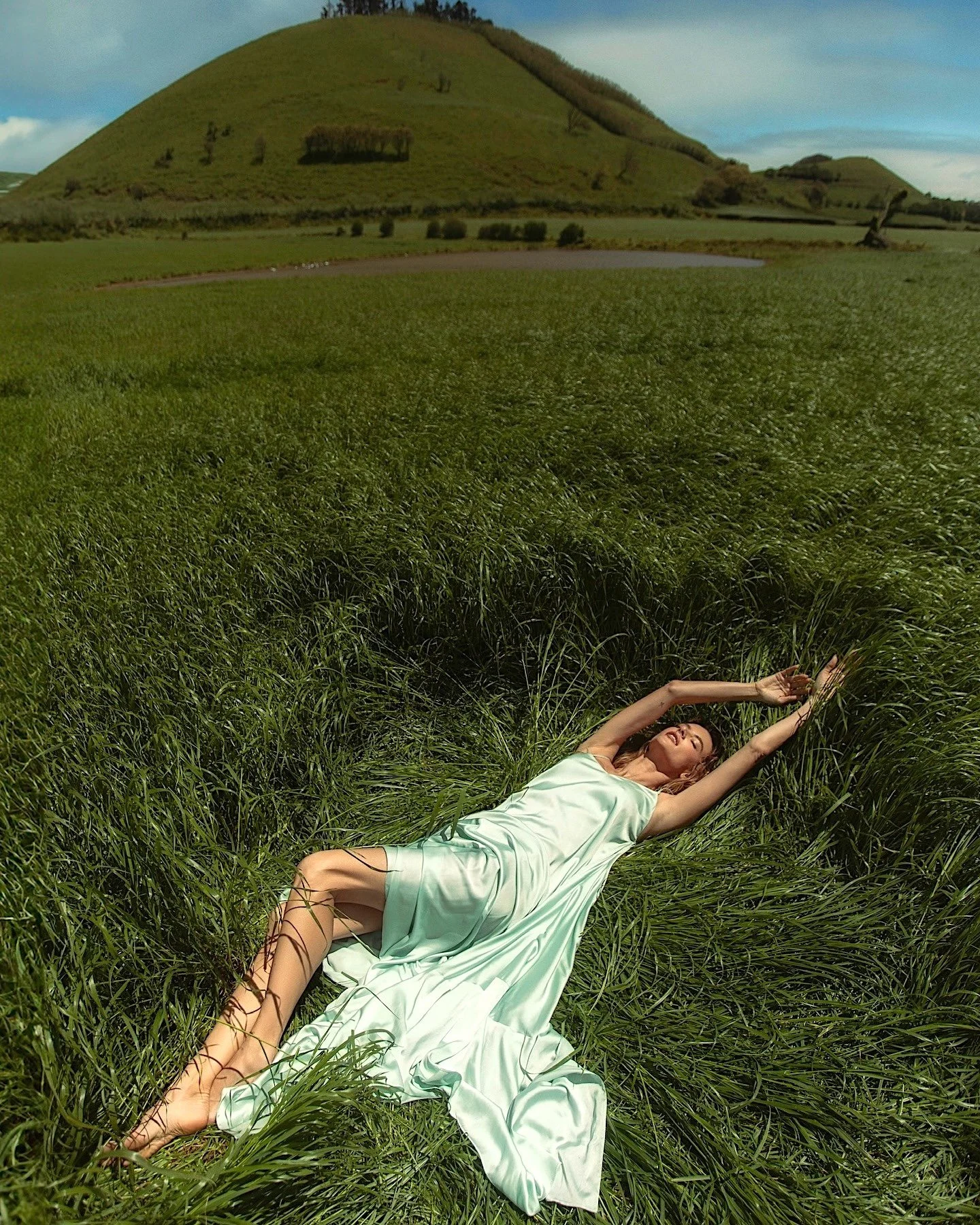 Alessandra-Ambrosio-by-Elio-Nogueira-Vogue-Portugal-June-2024-3.jpeg
