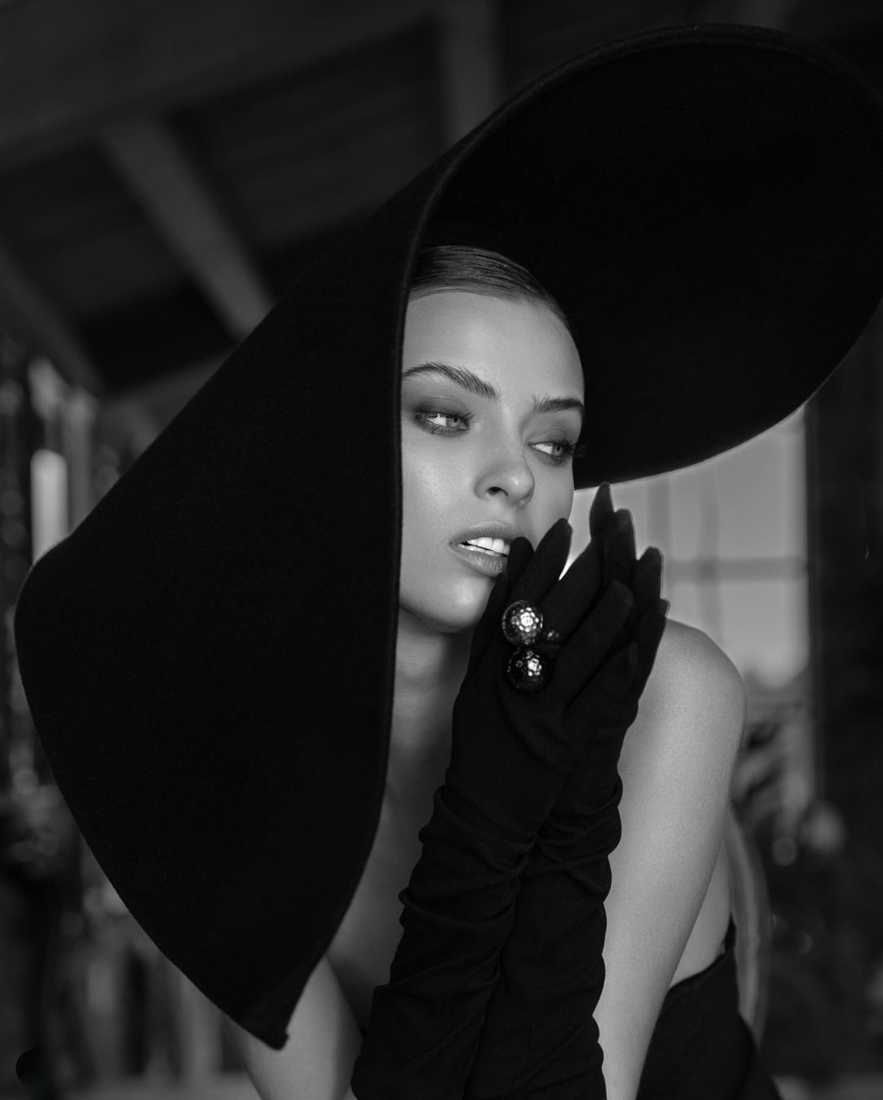 Roma-Lansky-Sprezzatura-Vogue-Portugal-June-2024-1.png