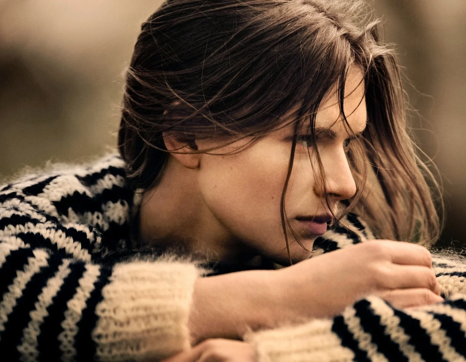 Sara-Eirud-by-B00-George-Harpers-UK-July-August-2024-17.jpg