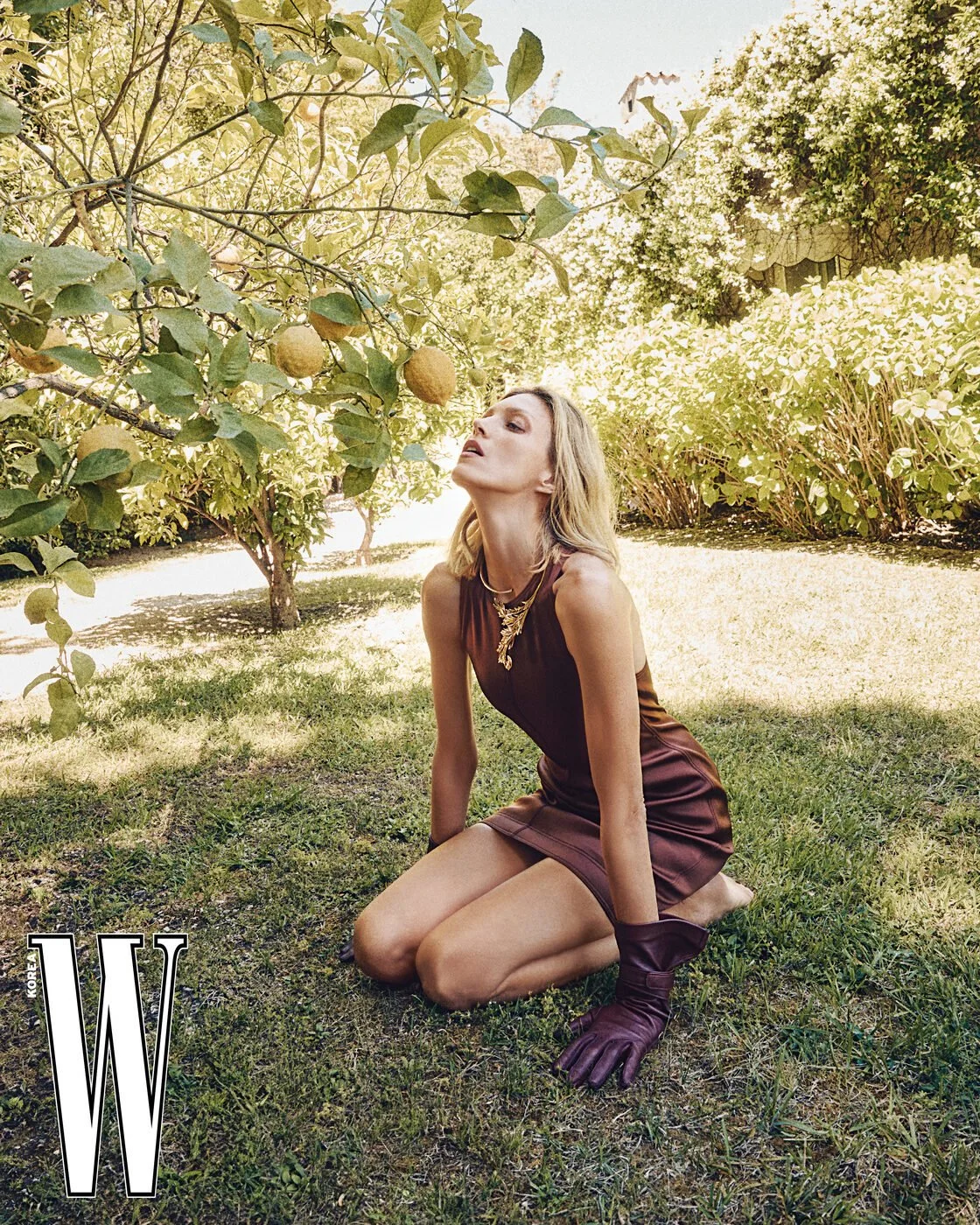 Anja-Rubik-by-Mok-Jung-Wook-W-Korea-Vol-7-2024-6.jpg