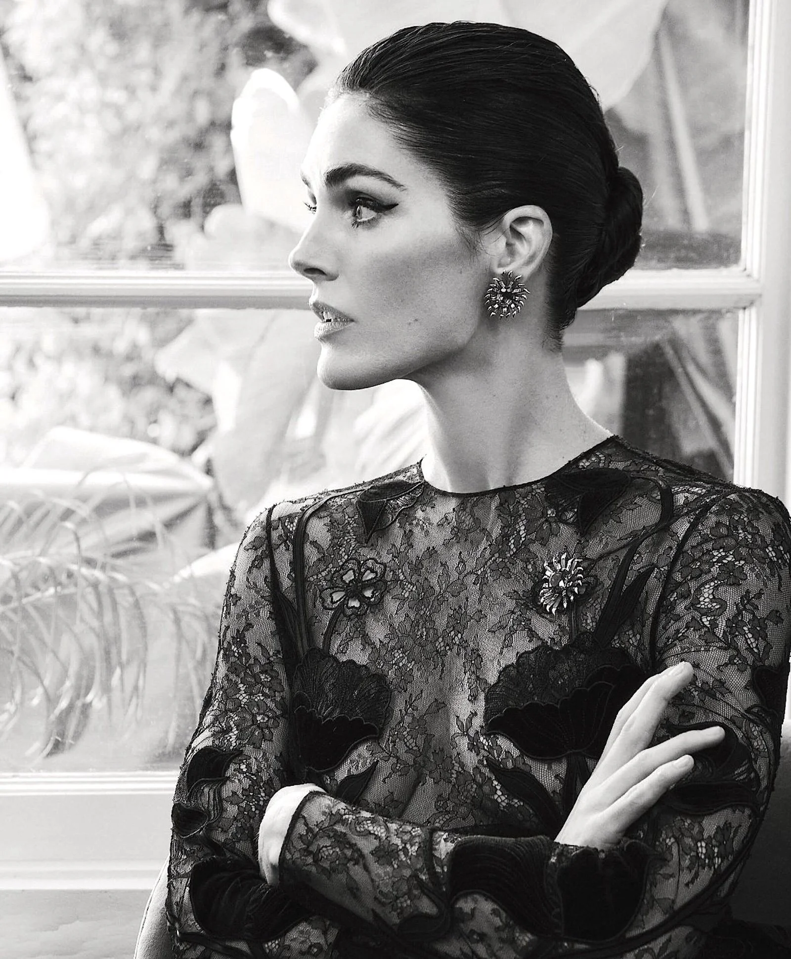 Hilary Rhoda-by-Sofia-Mauro-Harpers-Bazaar-Germany-Augusy-2024-5.jpeg